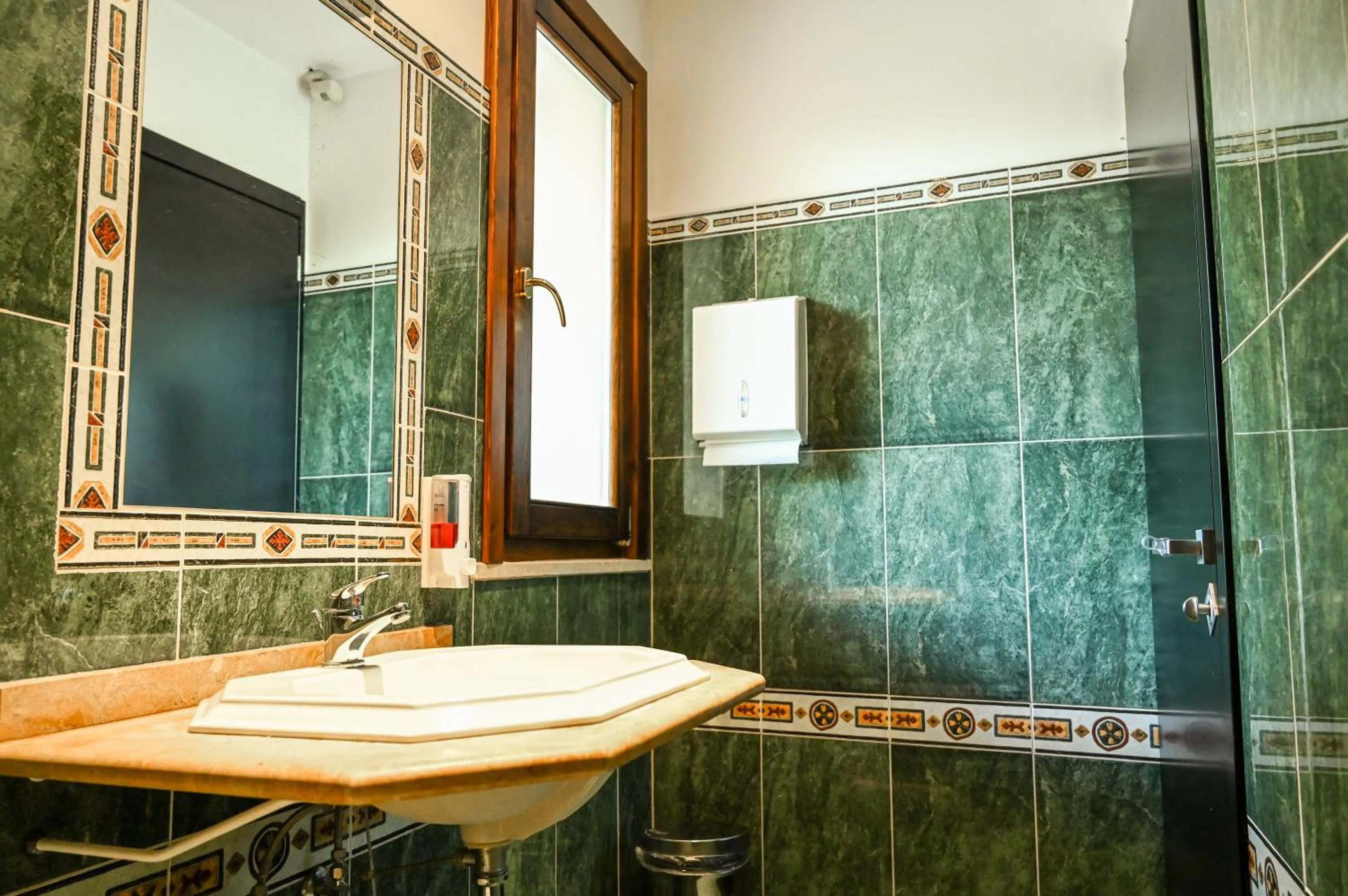 Bathroom in Roma Domus Hotel