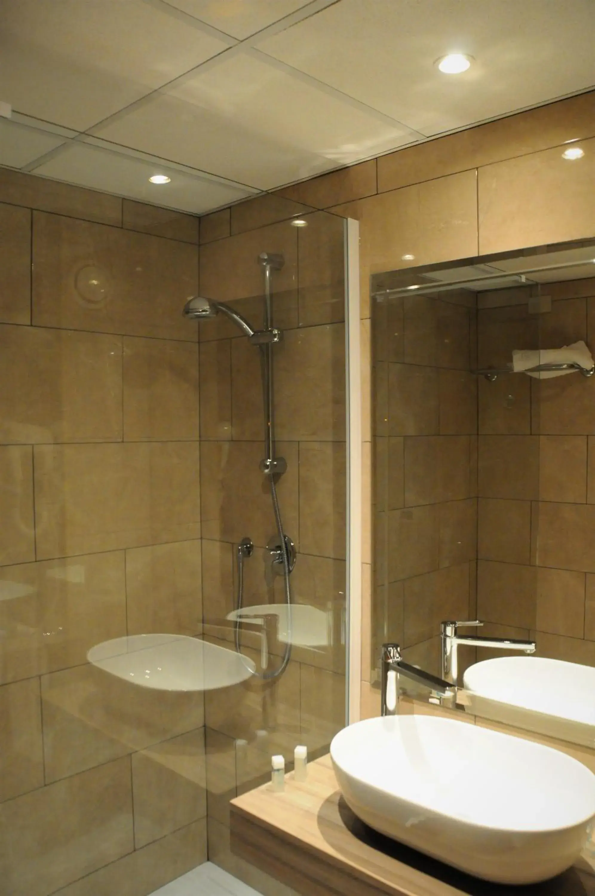 Deluxe Quadruple Room in Roma Domus Hotel Deluxe Quadruple Room in Roma Domus Hotel