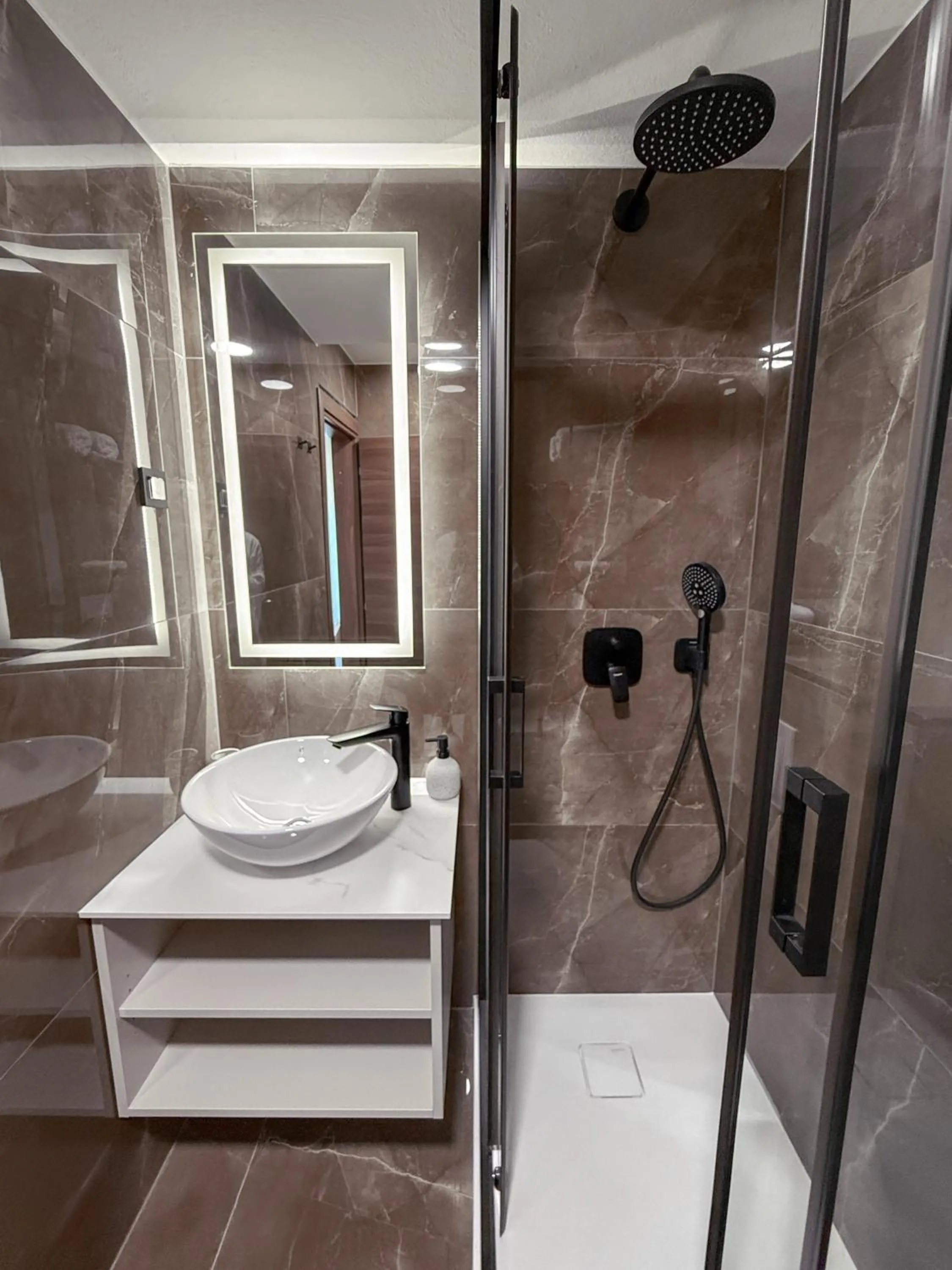 Shower in Hotel Stari Dvor