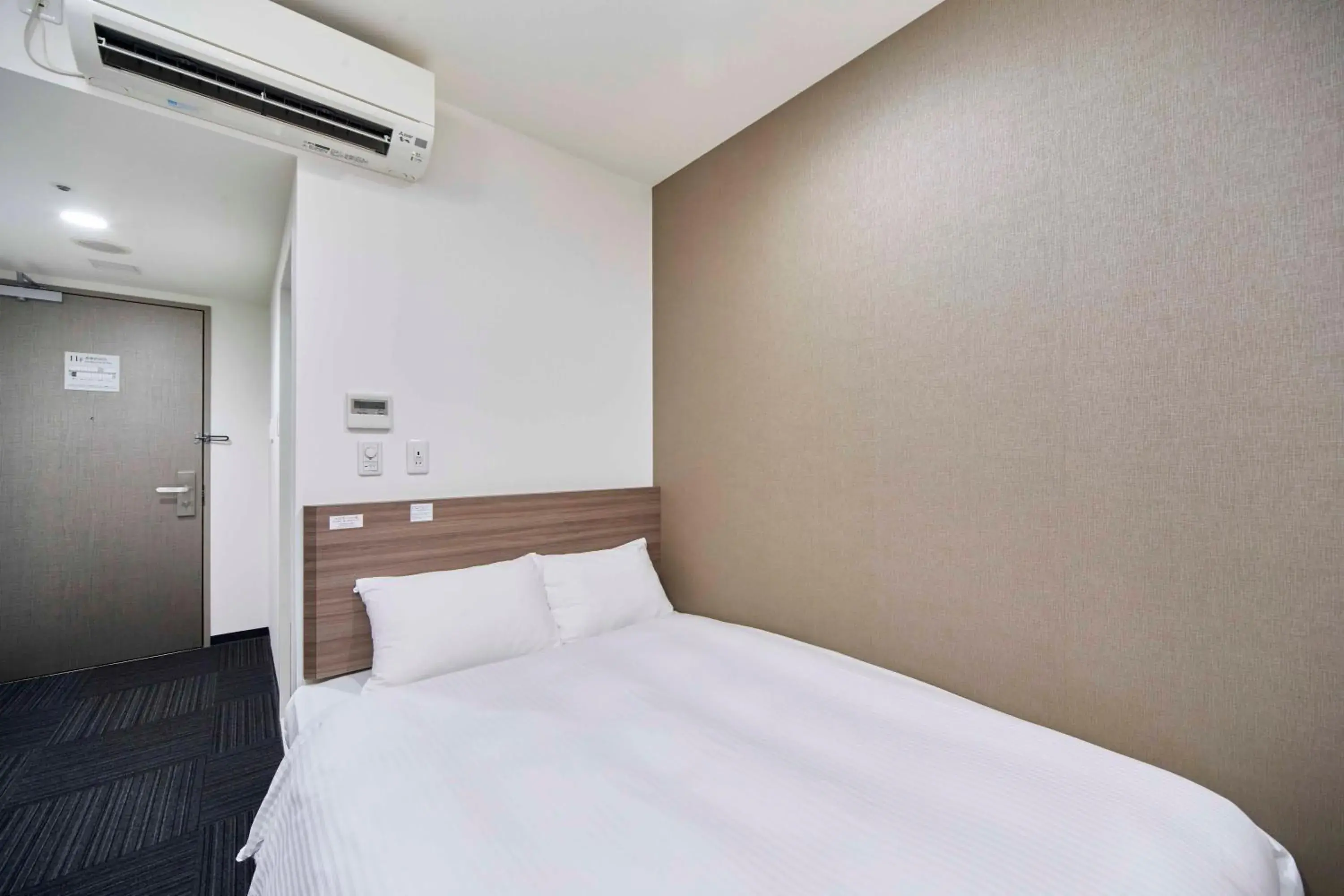 Bed in WASHINGTON R&B Hotel Shin Osaka Kitaguchi Bed in WASHINGTON R&B Hotel Shin Osaka Kitaguchi