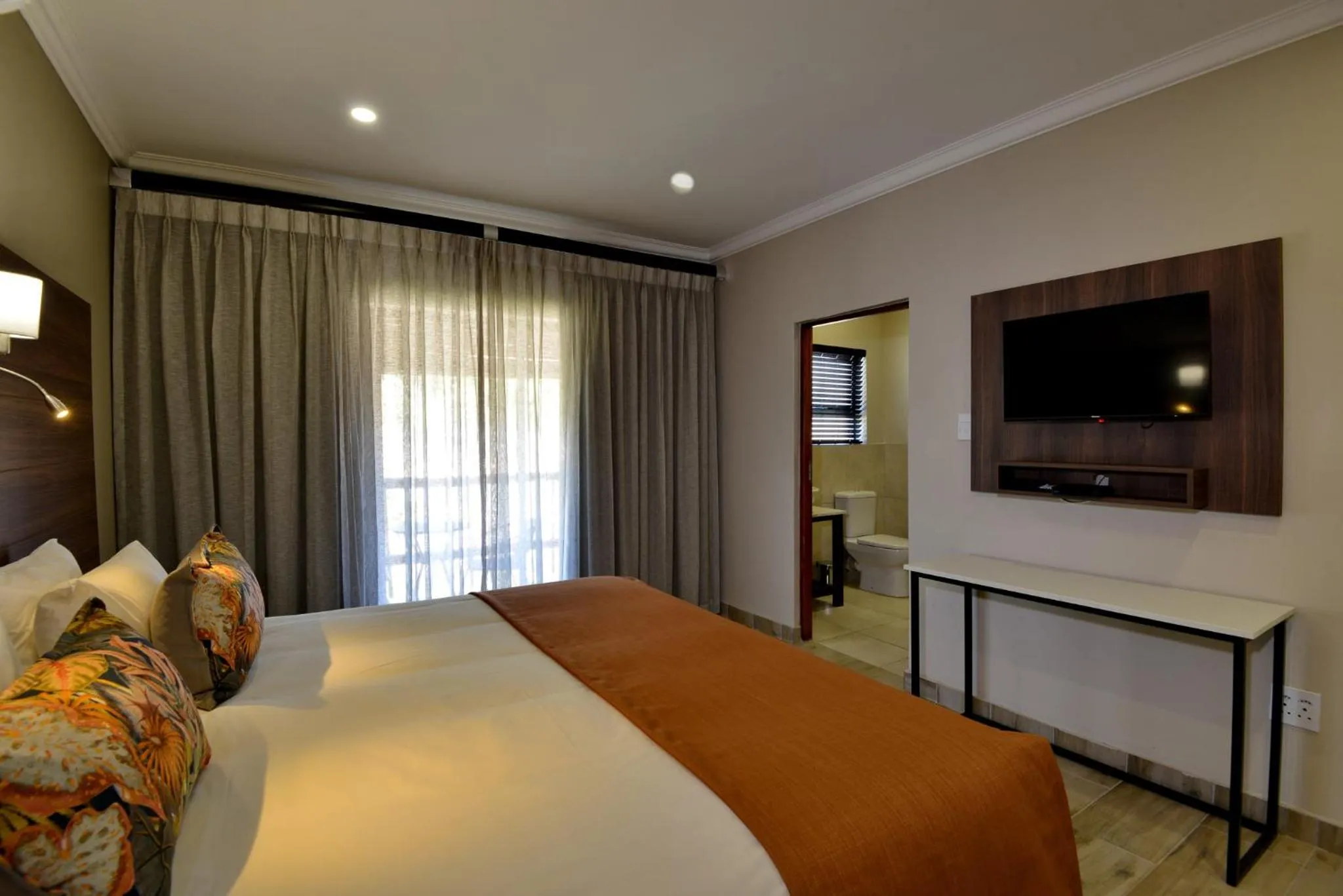 Bedroom, Bed in Seasons Golf, Leisure, Spa