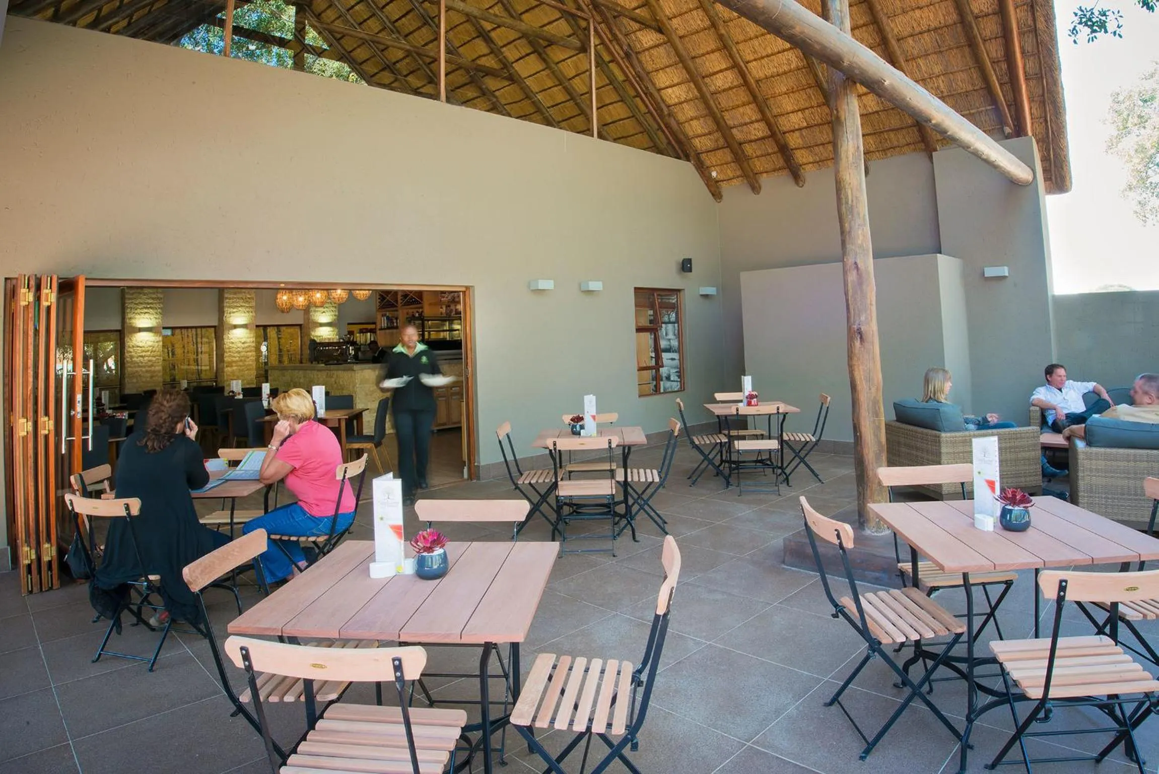 Restaurant/places to eat in Seasons Golf, Leisure, Spa