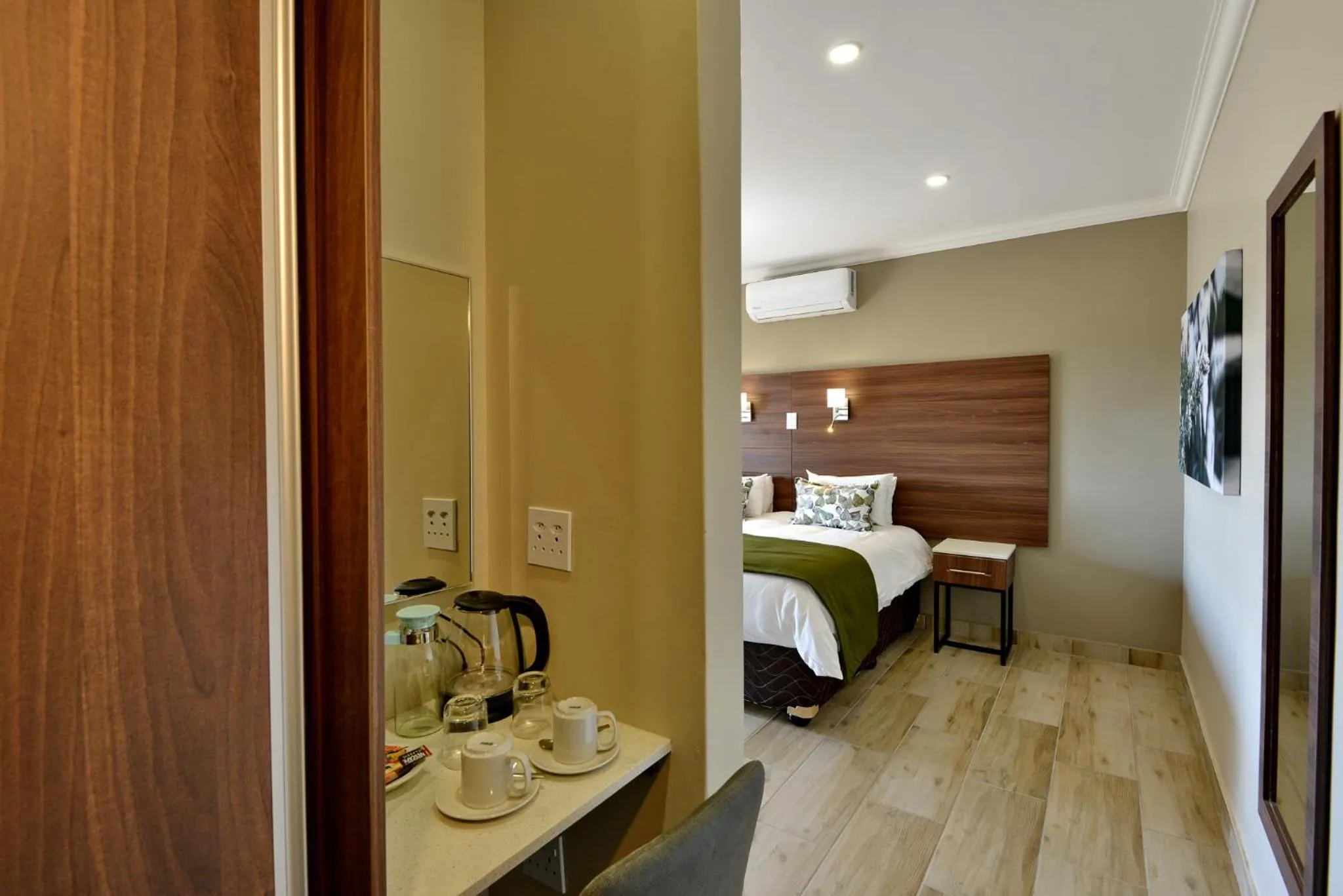 Coffee/tea facilities, Bed in Seasons Golf, Leisure, Spa