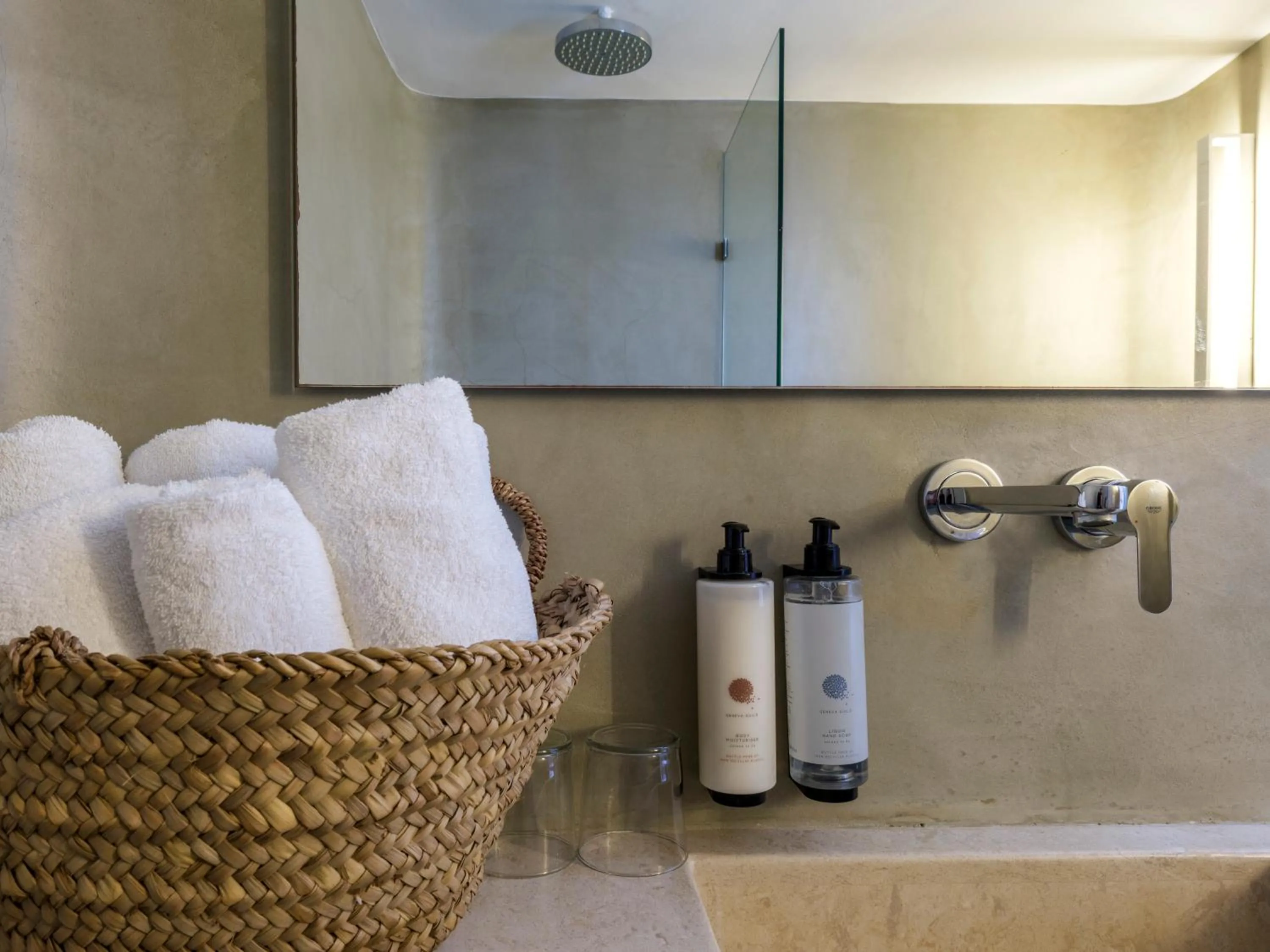 Bathroom in Jason Hotel