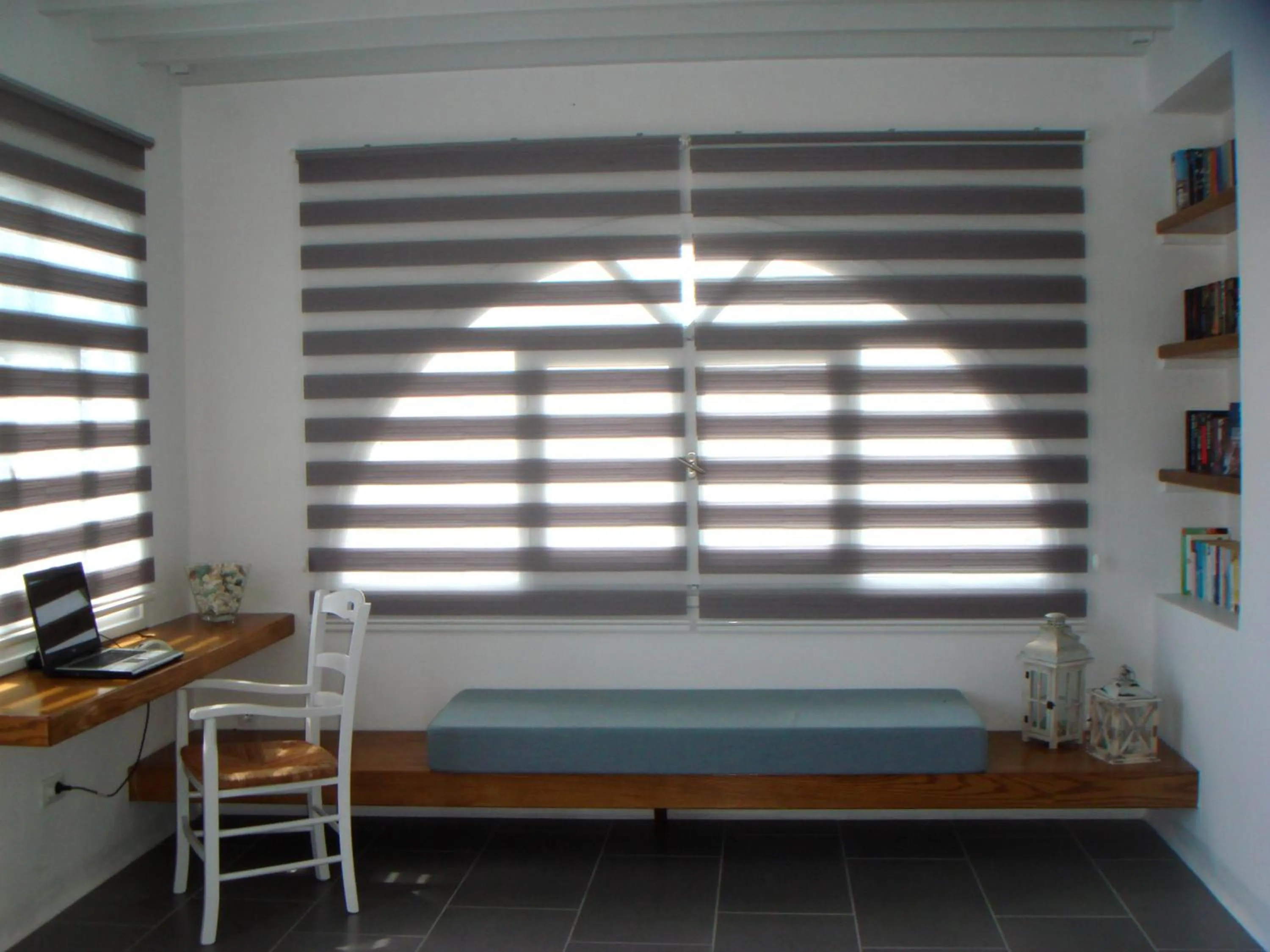 Living room, Bed in Jason Hotel