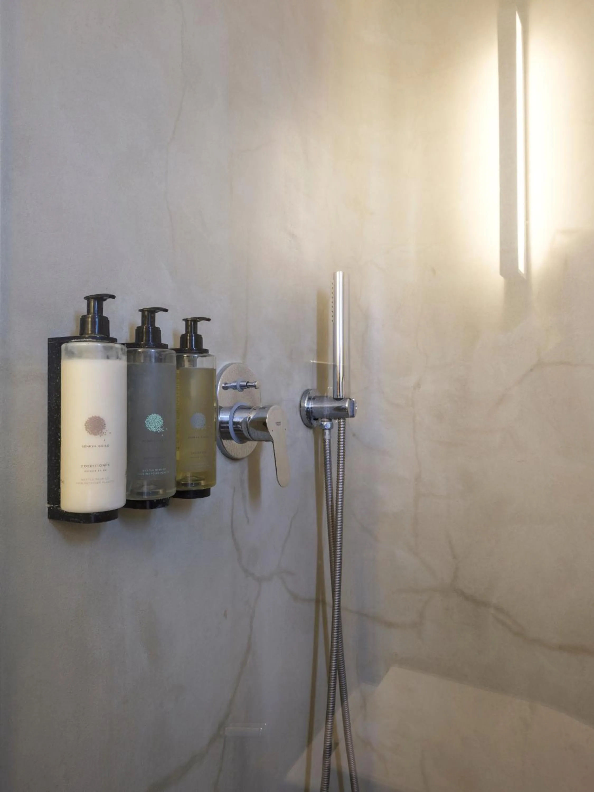 Shower in Jason Hotel