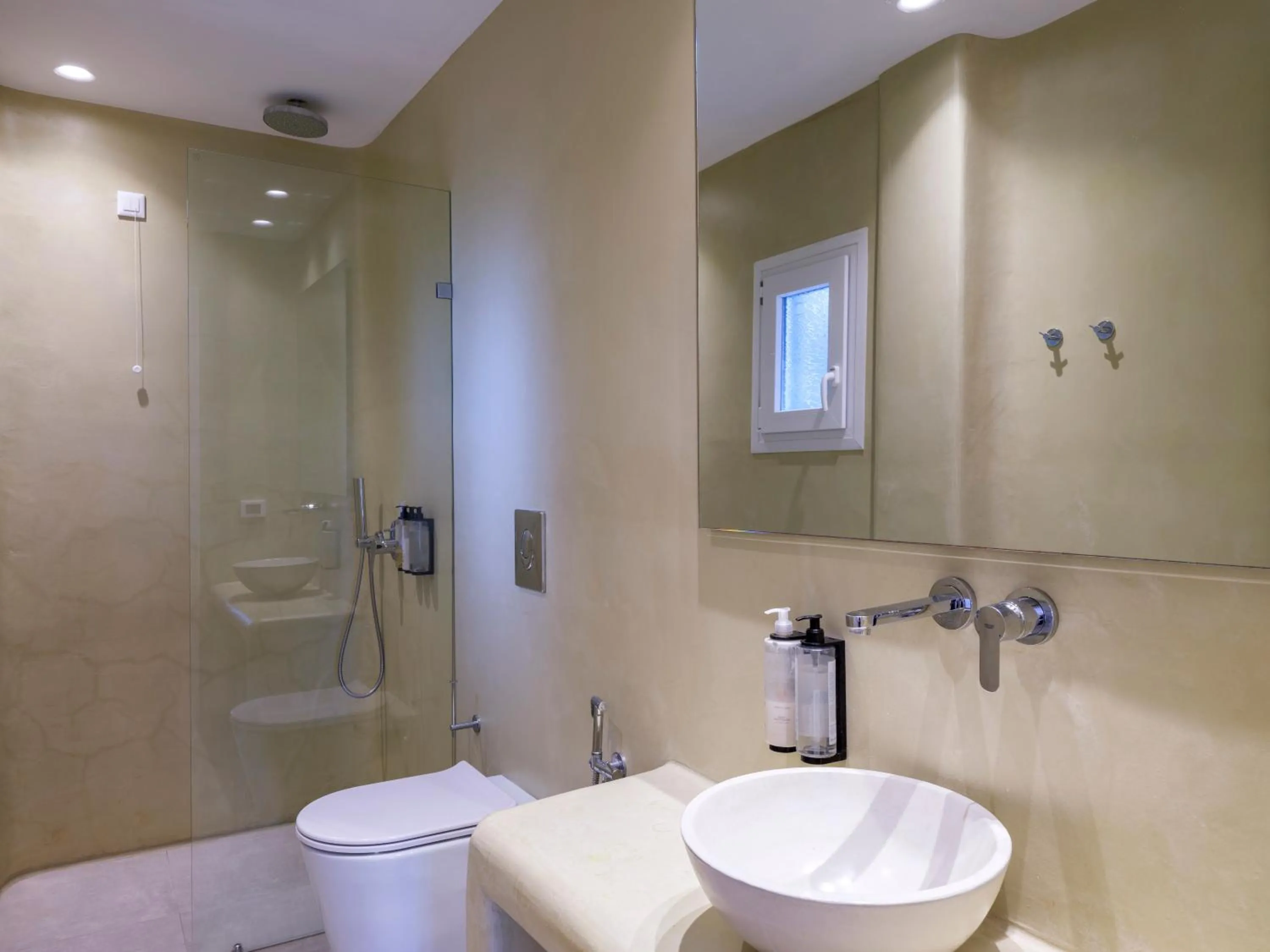 Shower in Jason Hotel