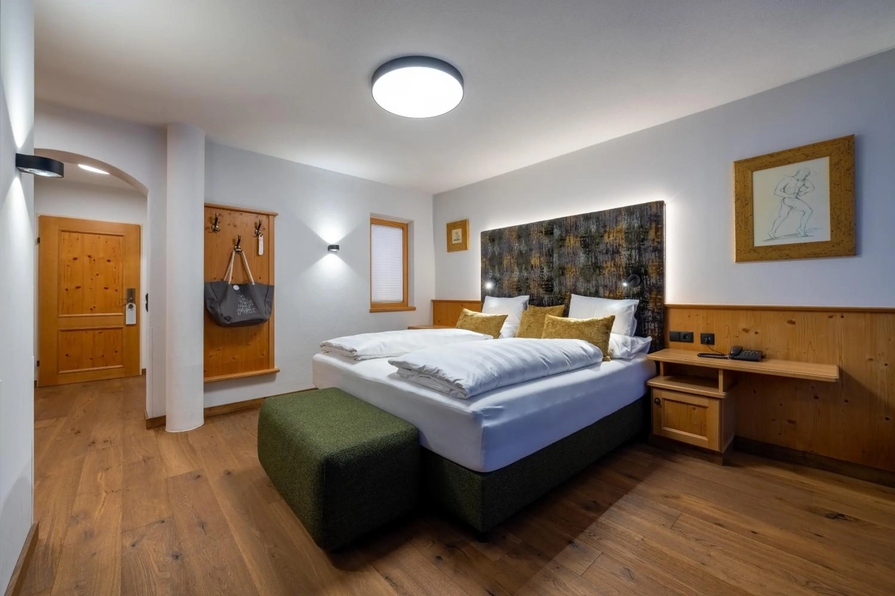 Photo of the whole room, Bed in Hotel Tirolerhof 4 Sterne Superior