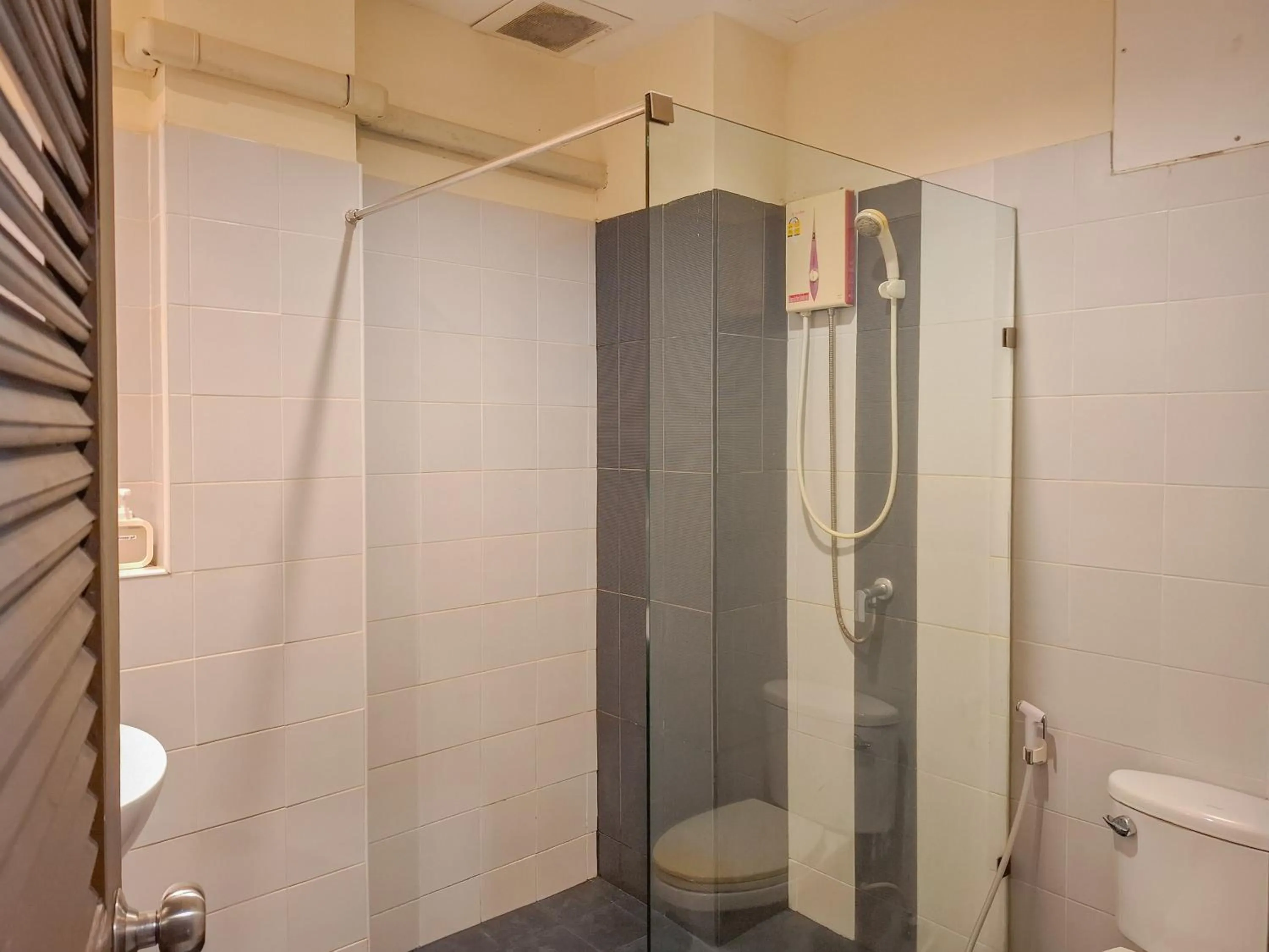 Shower in The Hideaway Resort Pattaya