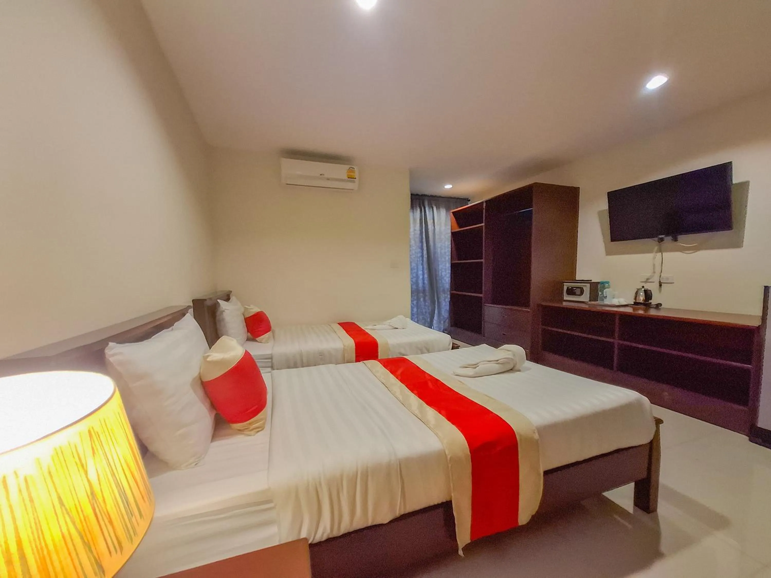 Photo of the whole room, Bed in The Hideaway Resort Pattaya