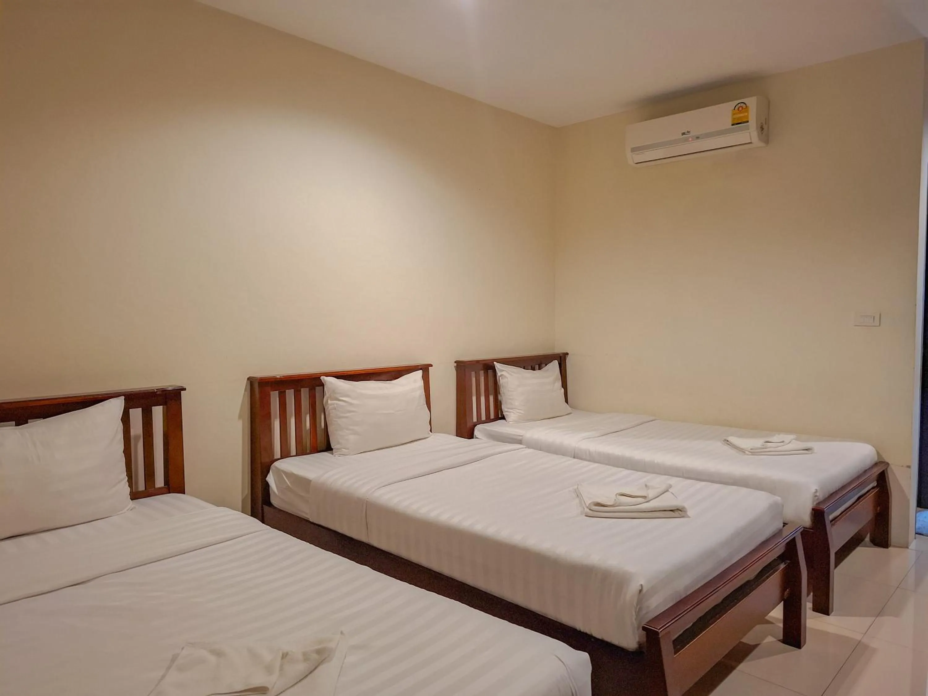 Photo of the whole room, Bed in The Hideaway Resort Pattaya