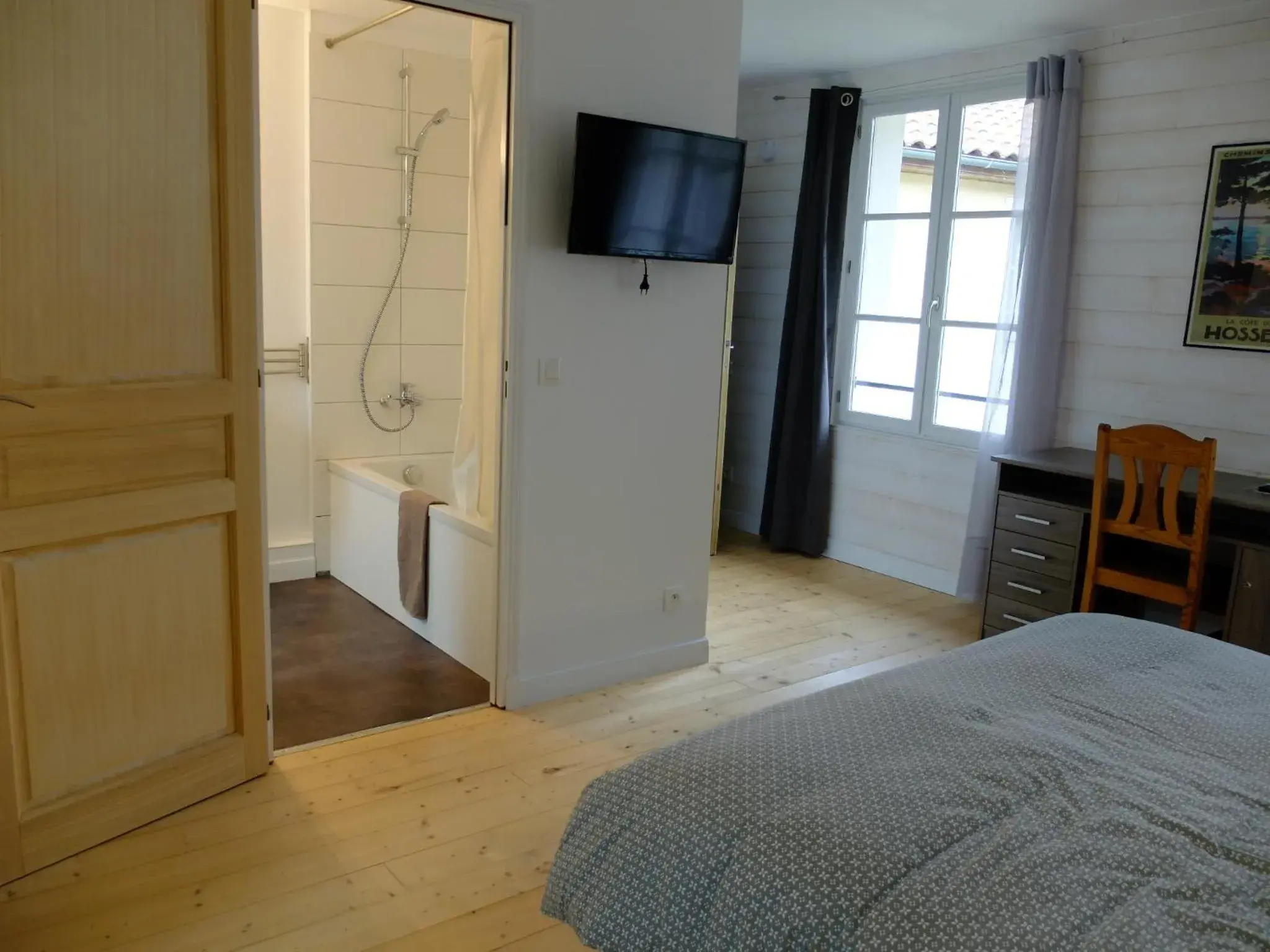 Double Room with Private Bathroom in De l'Autre Côté Double Room with Private Bathroom in De l'Autre Côté