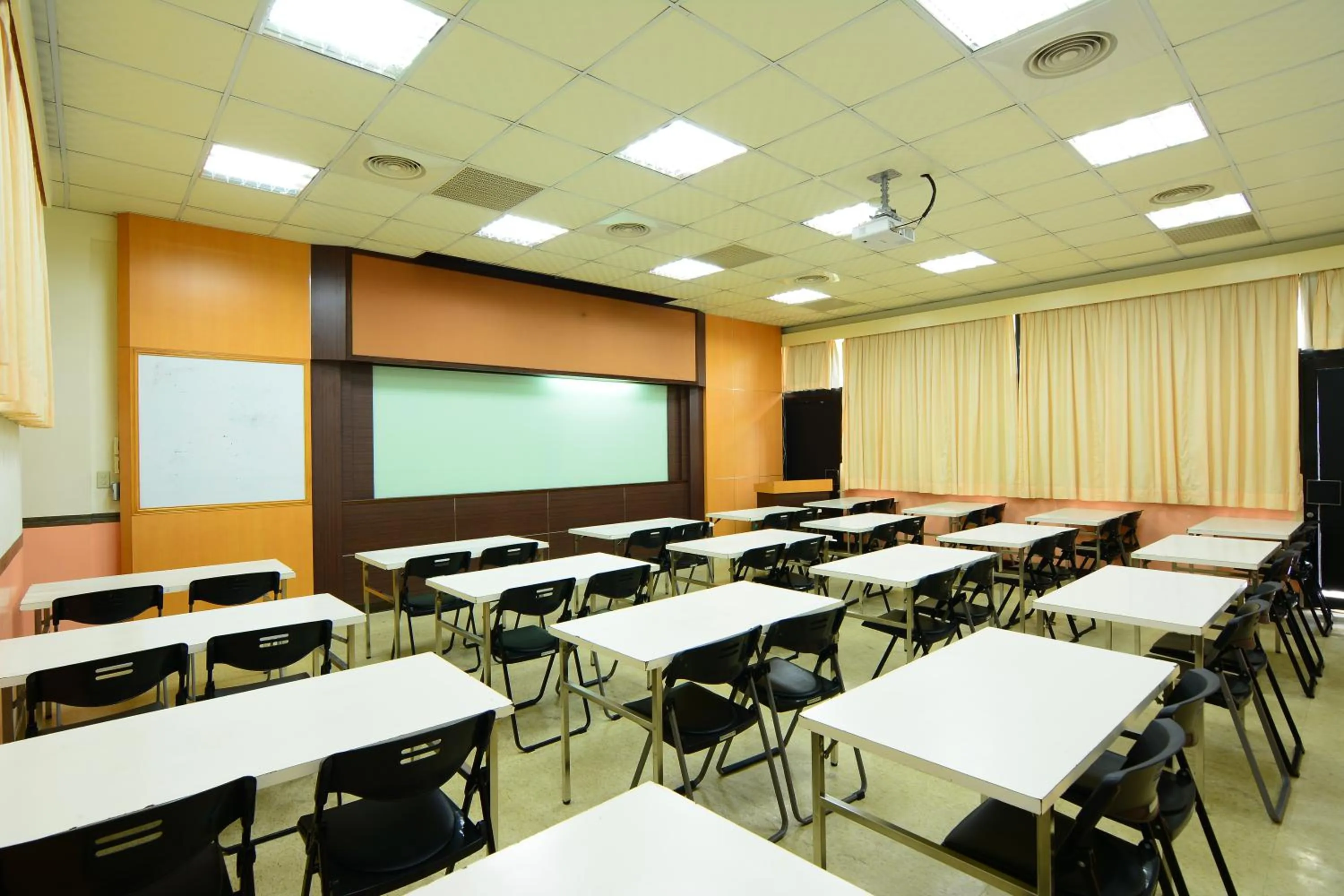 Business facilities in CHIENTAN Youth Hotel