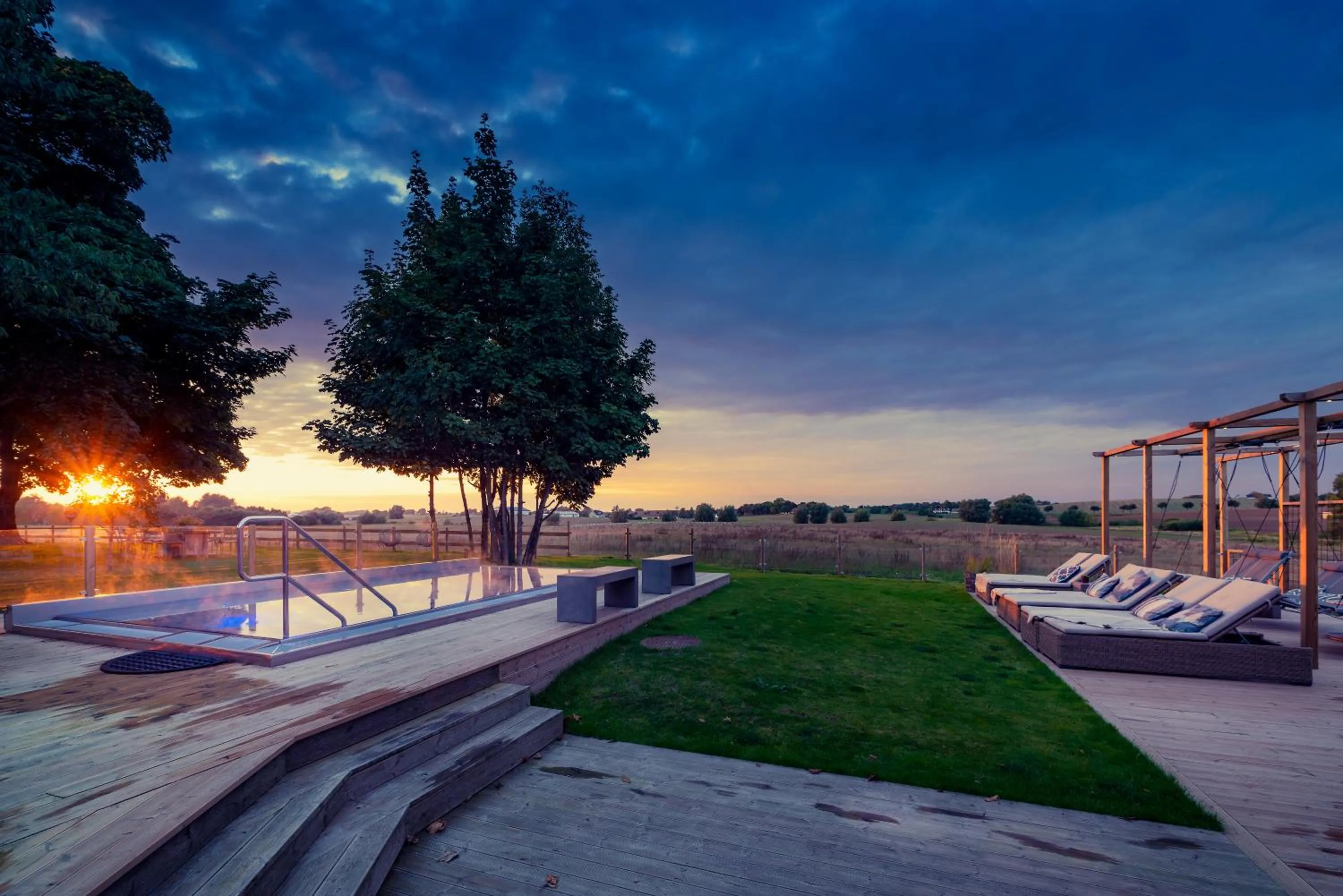 Pool view in Hotell Mossbylund