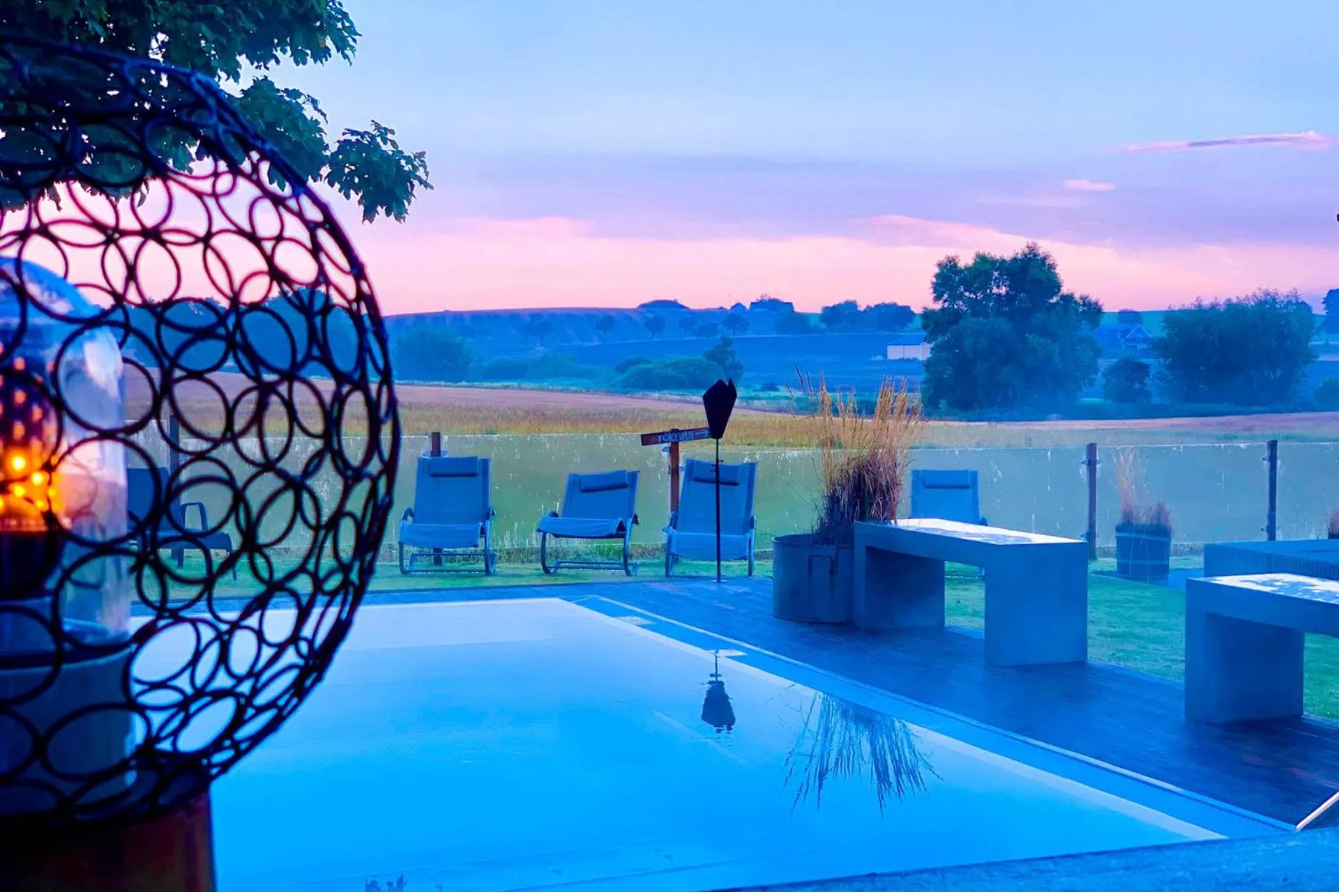 Pool view in Hotell Mossbylund