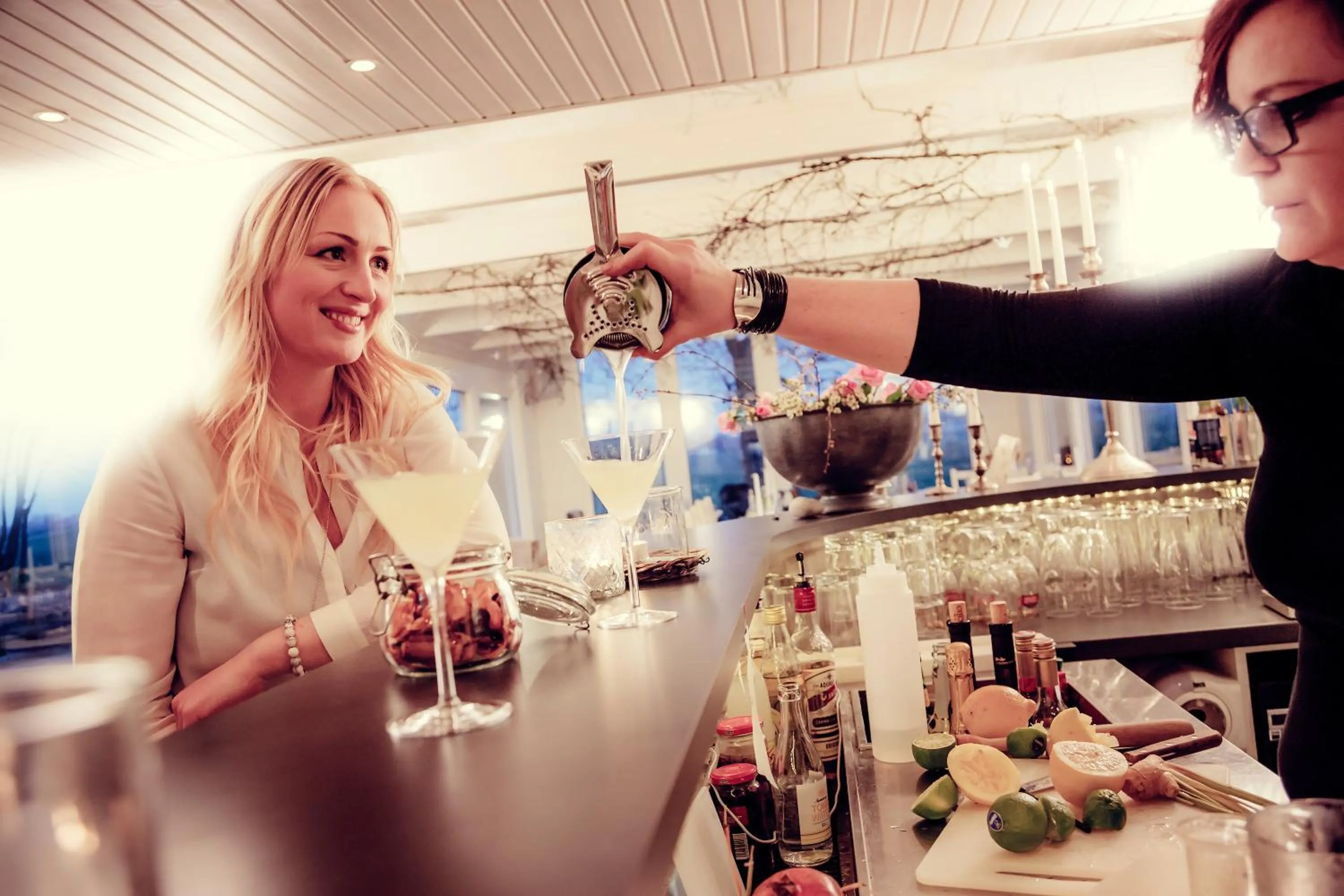 Lounge or bar in Hotell Mossbylund