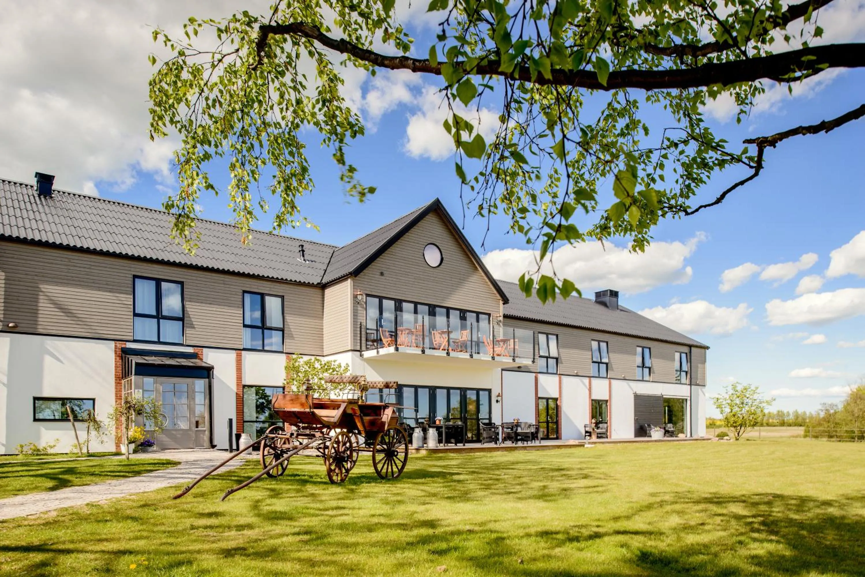 Property building in Hotell Mossbylund