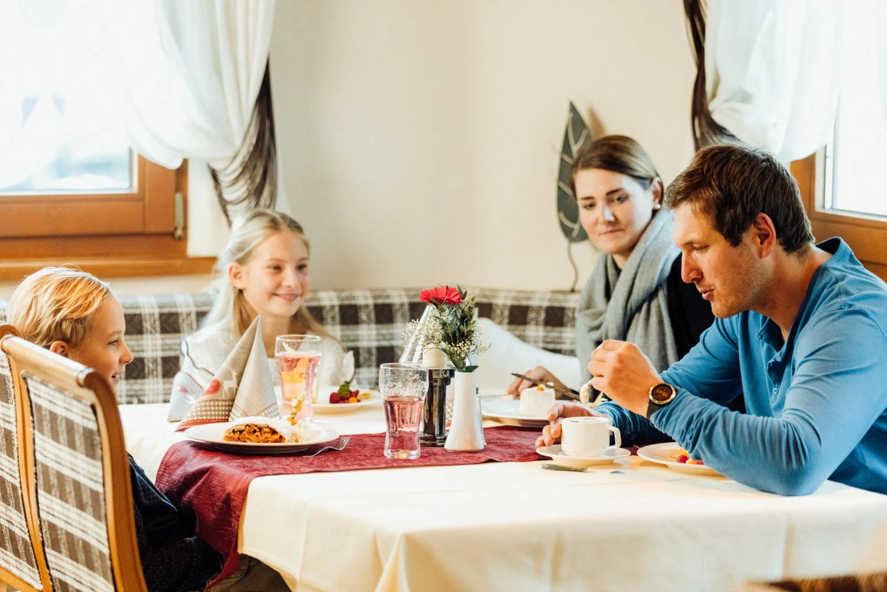 Restaurant/places to eat in Hotel Mittagskogel Pitztal