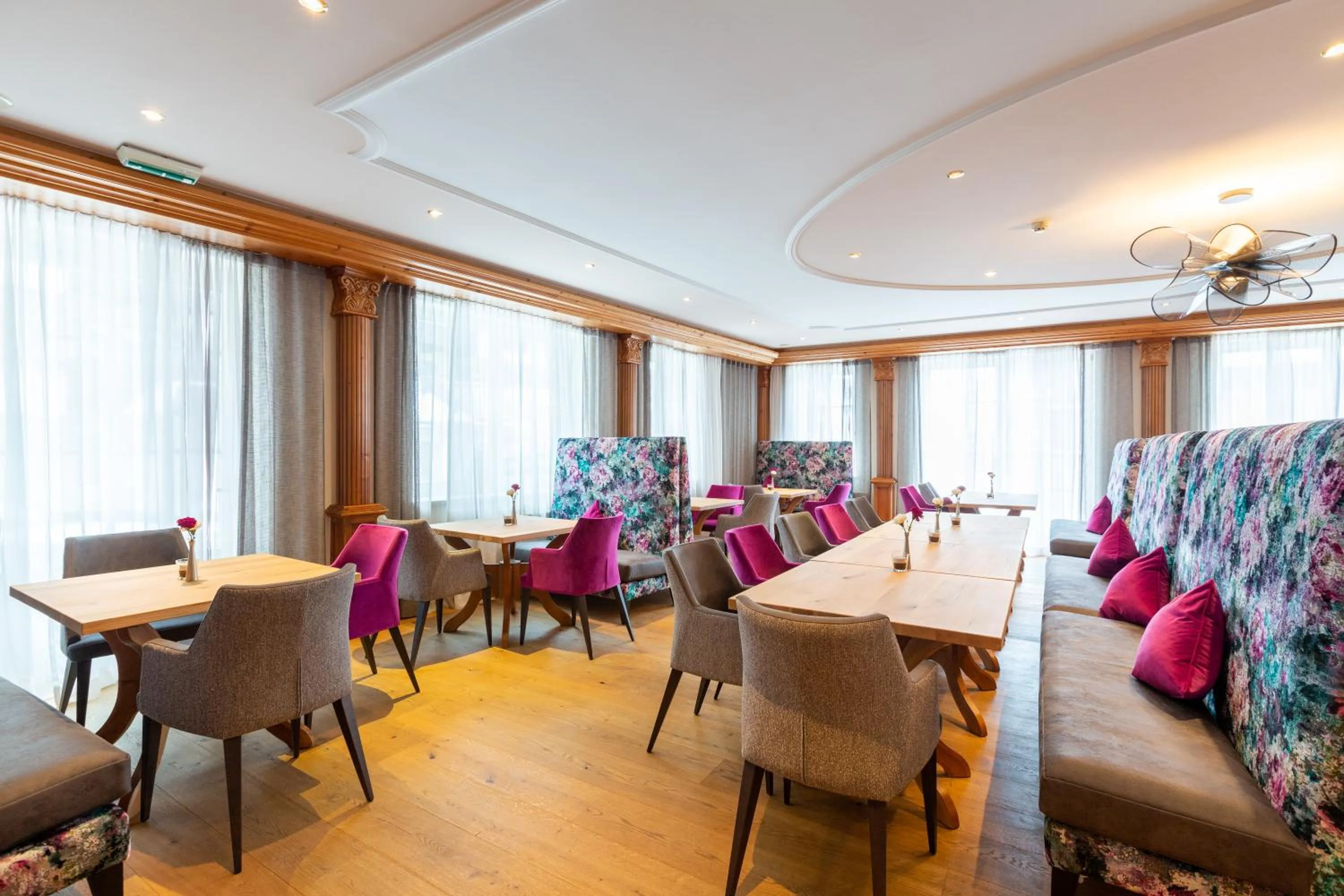 Seating area in Hotel Mittagskogel Pitztal