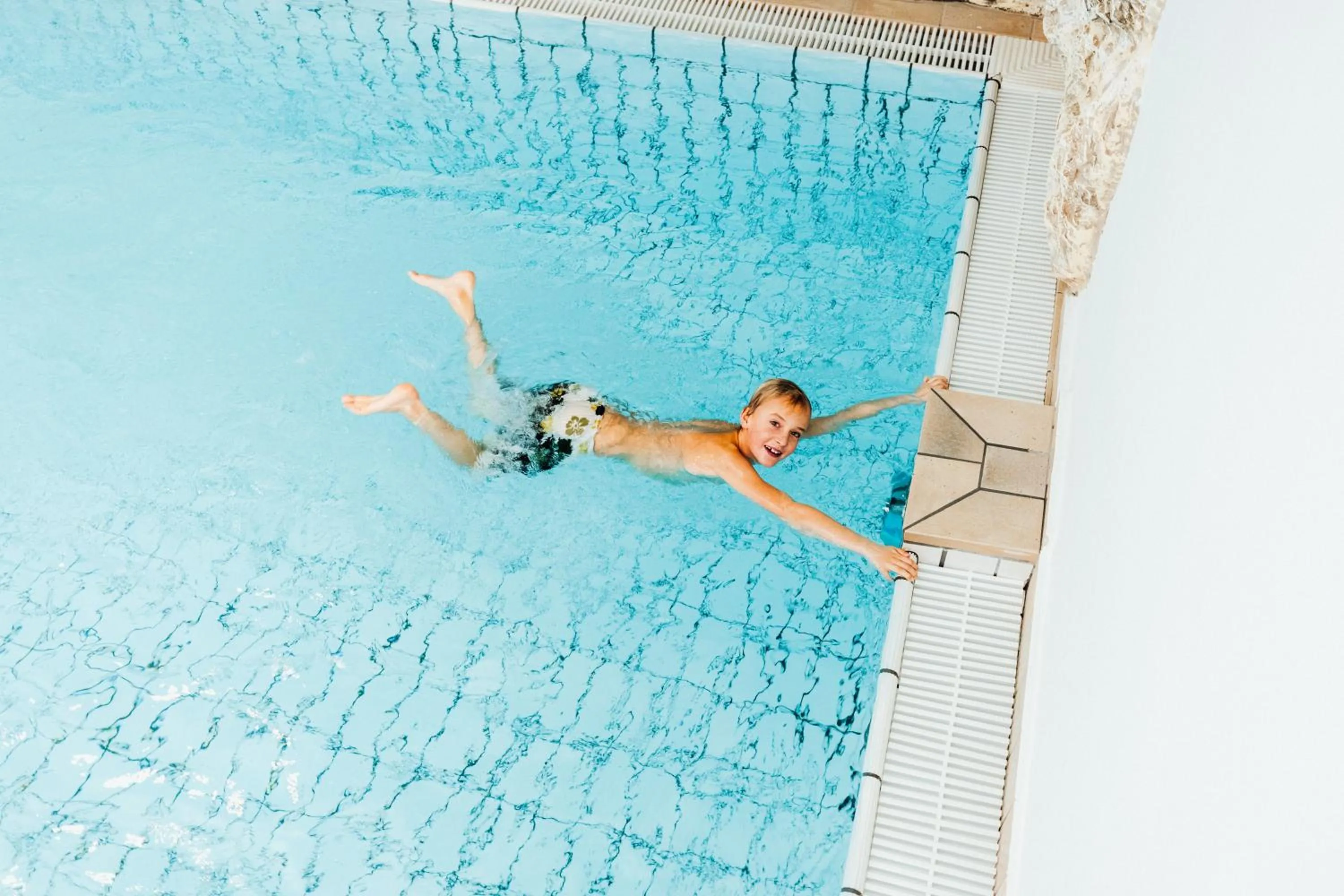 Swimming pool in Hotel Mittagskogel Pitztal