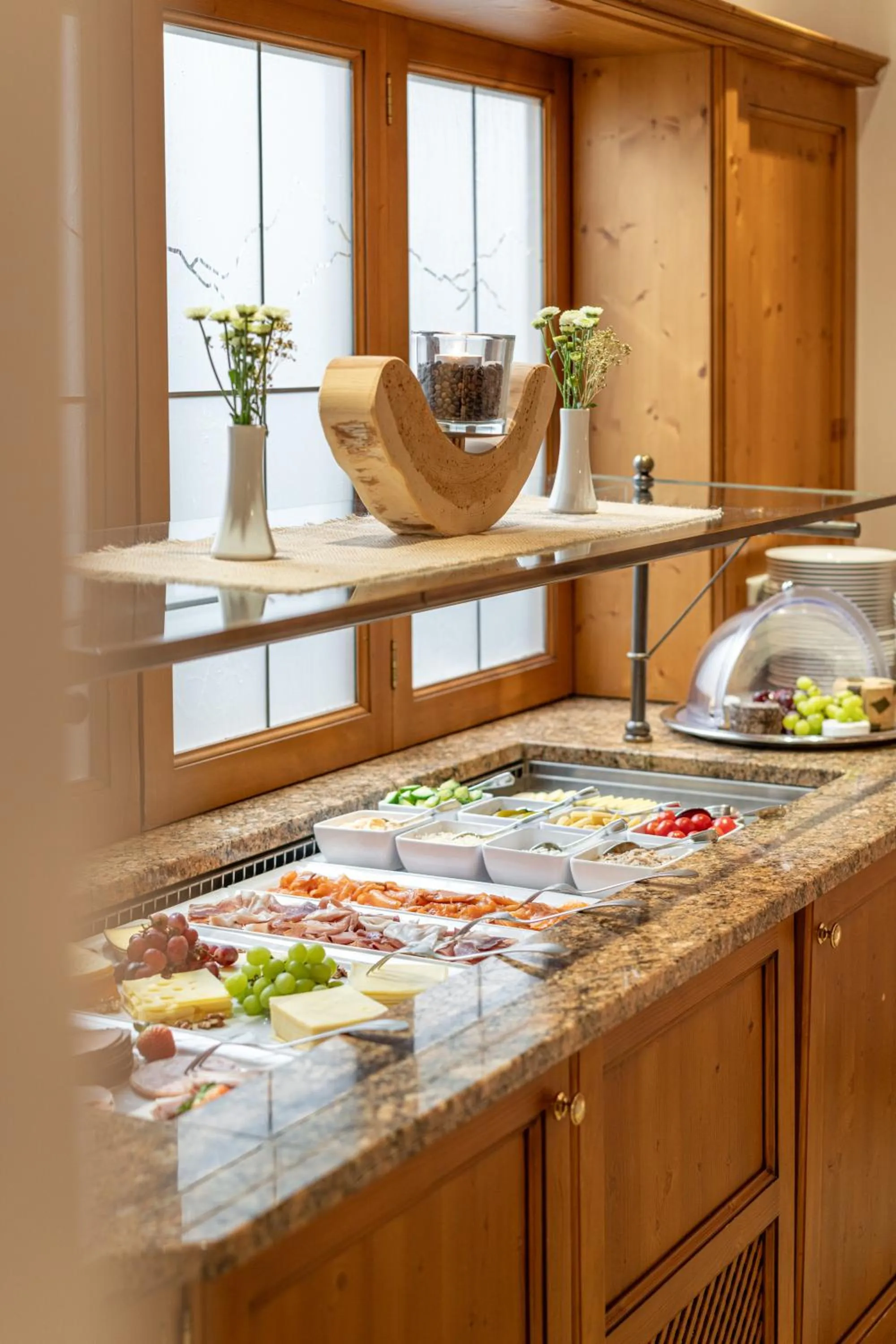 Buffet breakfast in Hotel Mittagskogel Pitztal