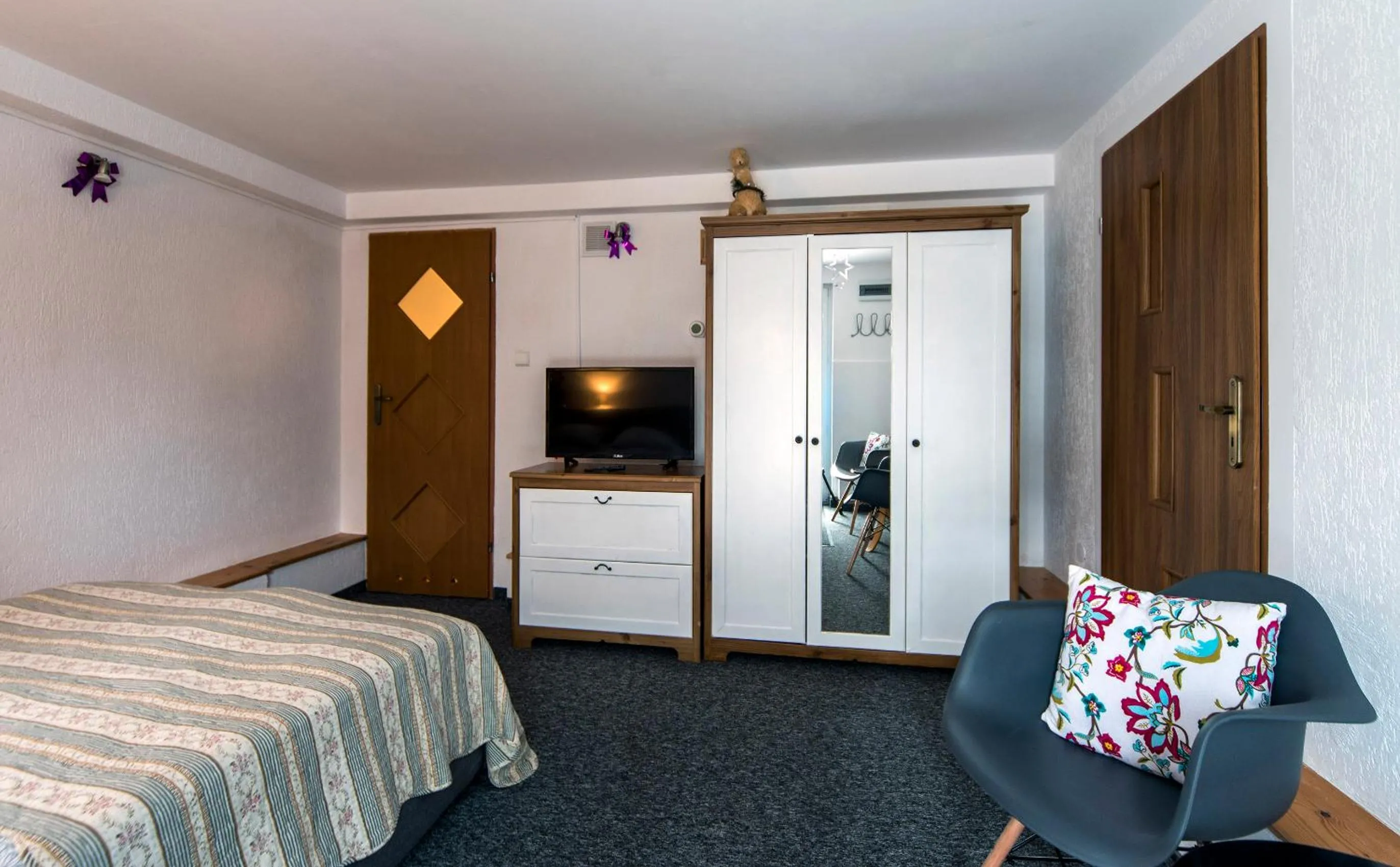 Photo of the whole room, Bed in Willa Jawor