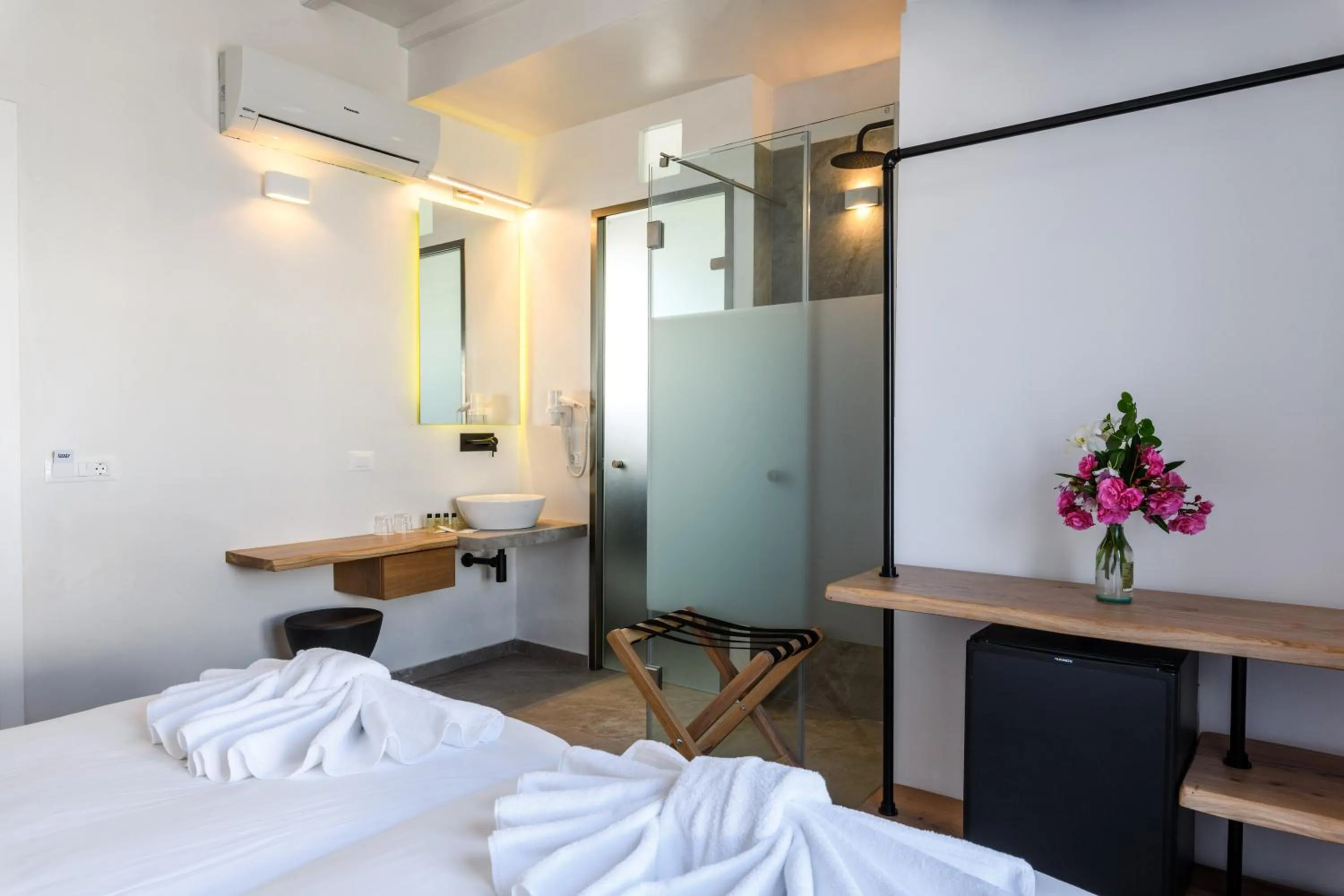 Bedroom, Bed in Magas Hotel