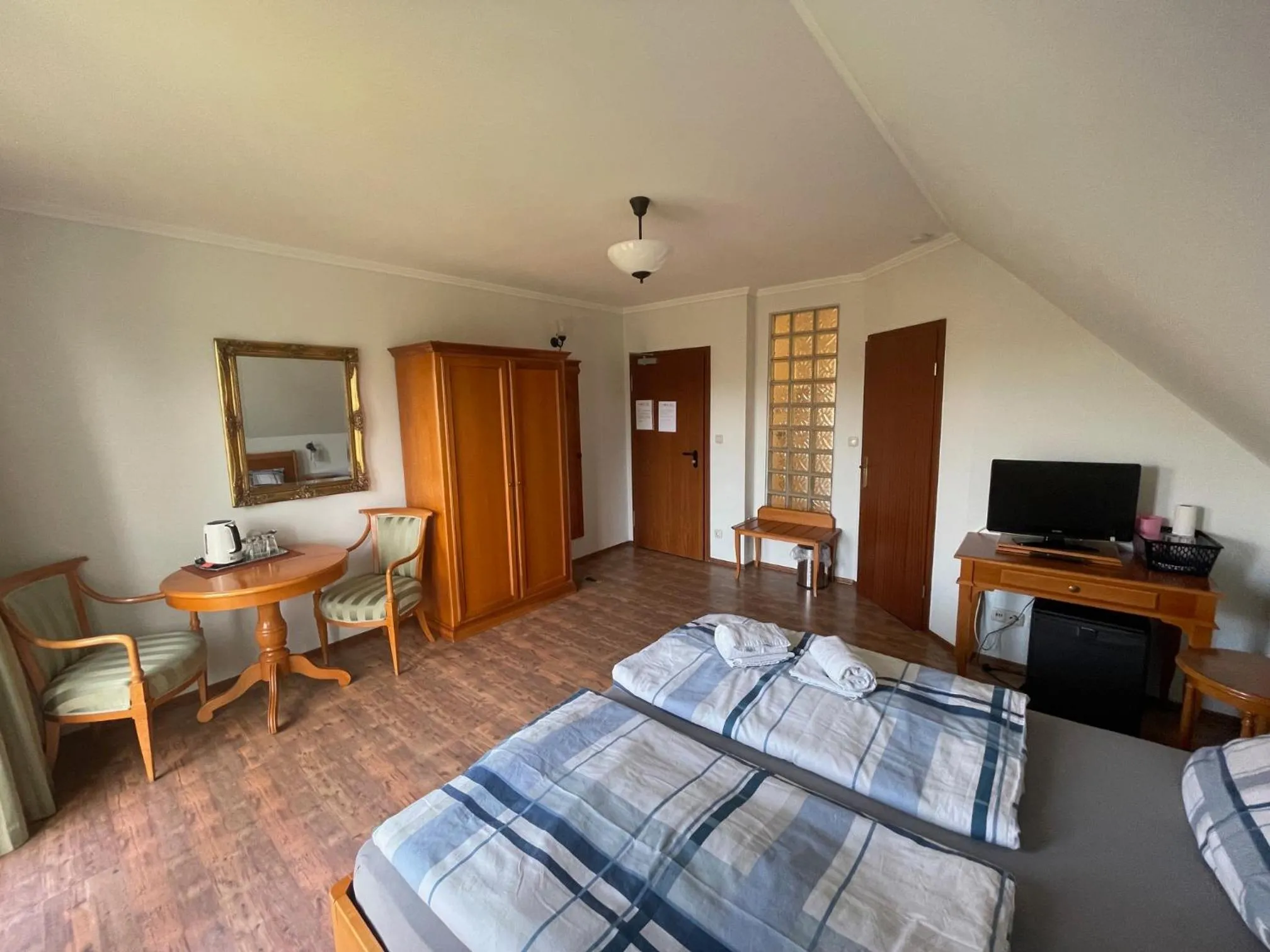 Photo of the whole room, Bed in Gästehaus Windflüchter