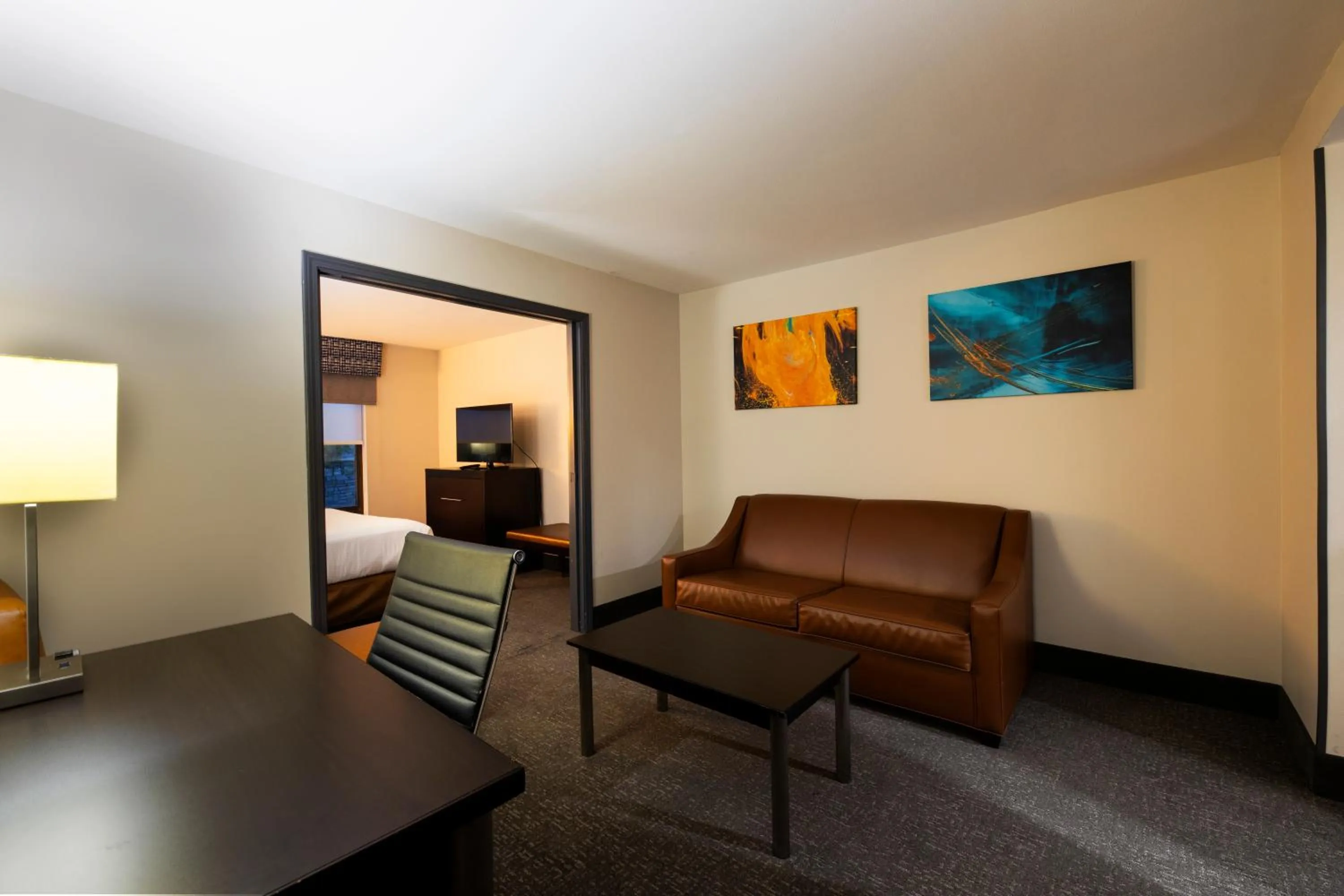 Living room in Wingate by Wyndham Atlanta Galleria/ Ballpark