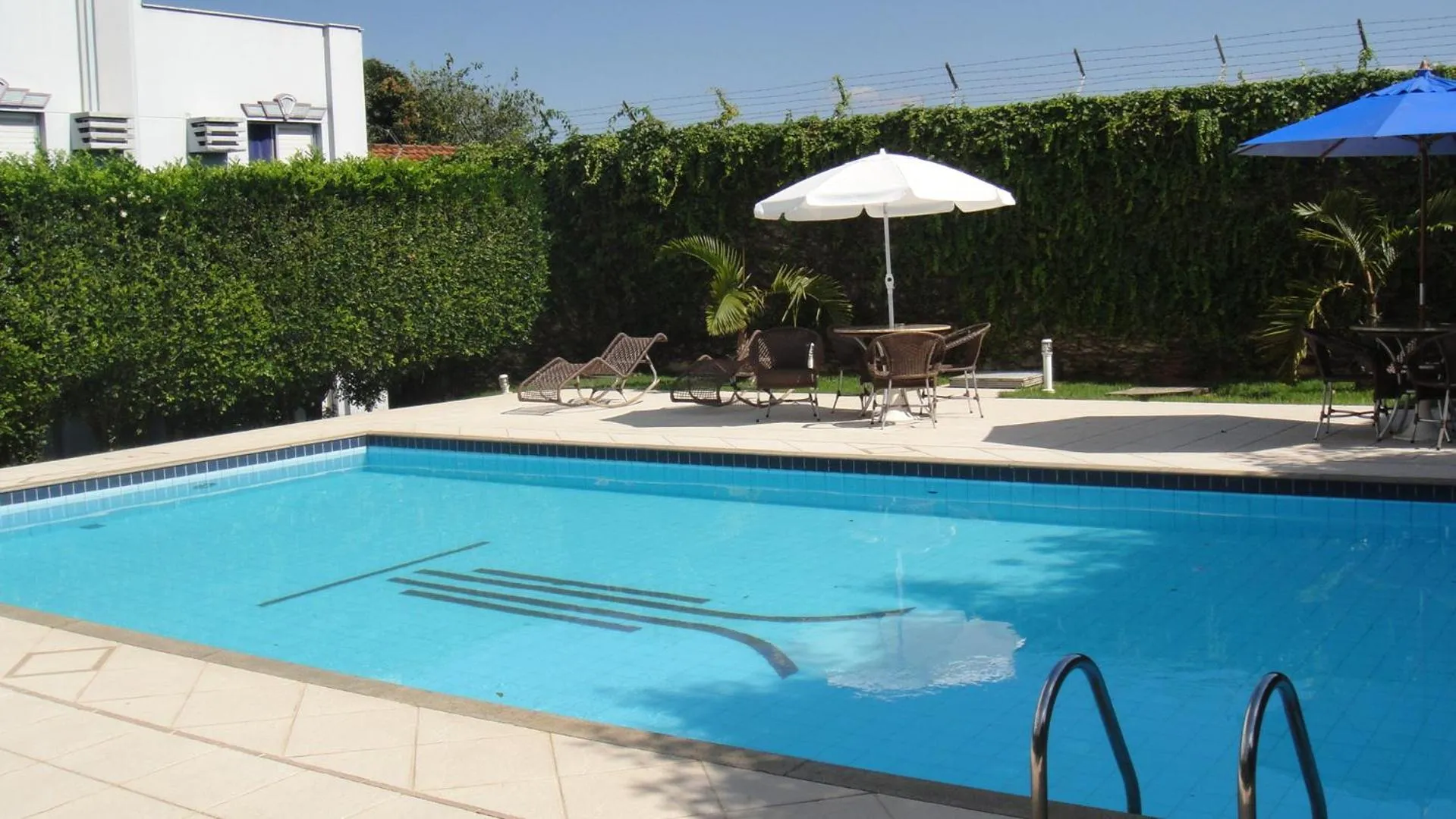 Swimming pool in Hotel Aero Park e Estacionamento