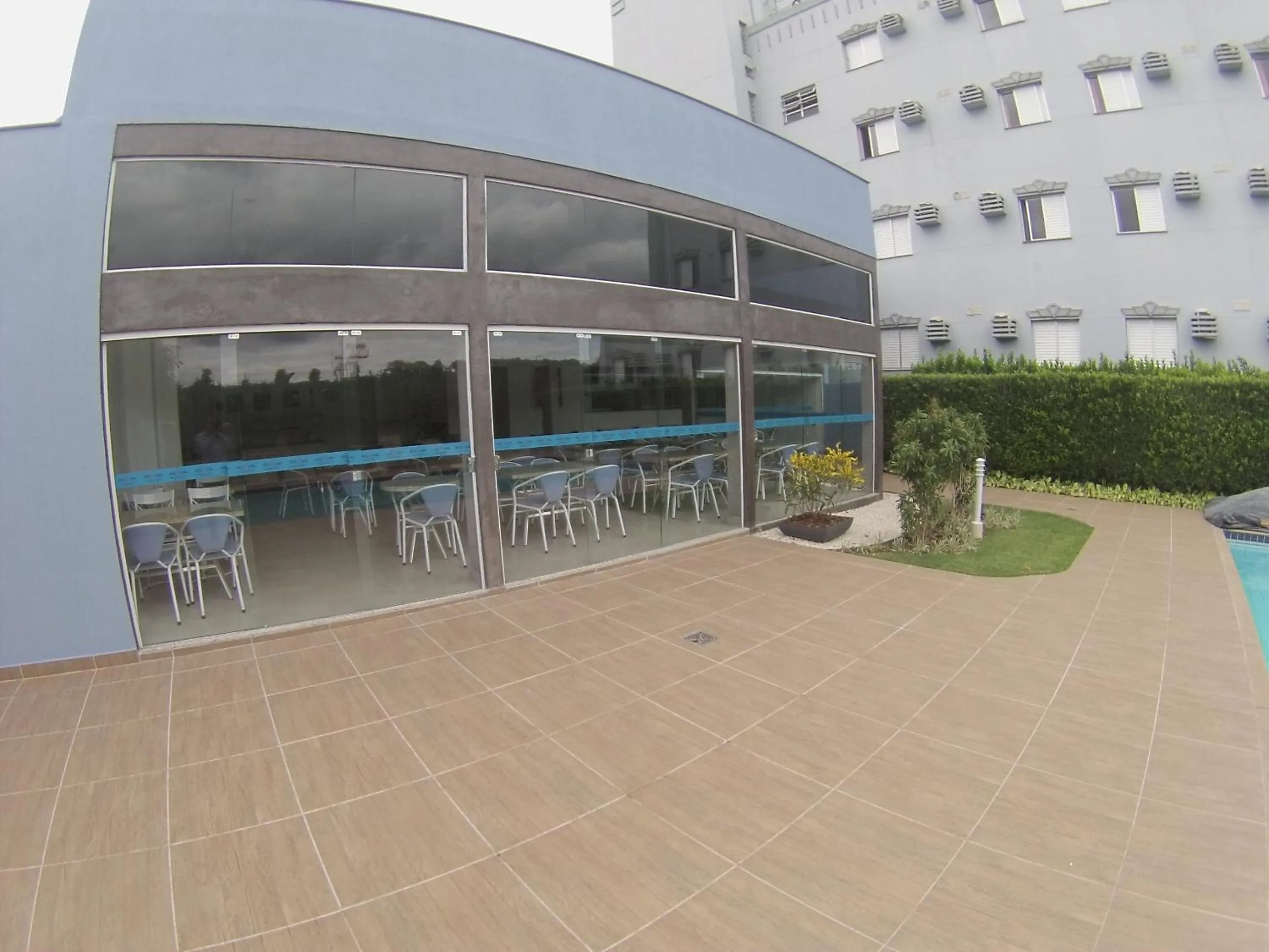 Property building in Hotel Aero Park e Estacionamento