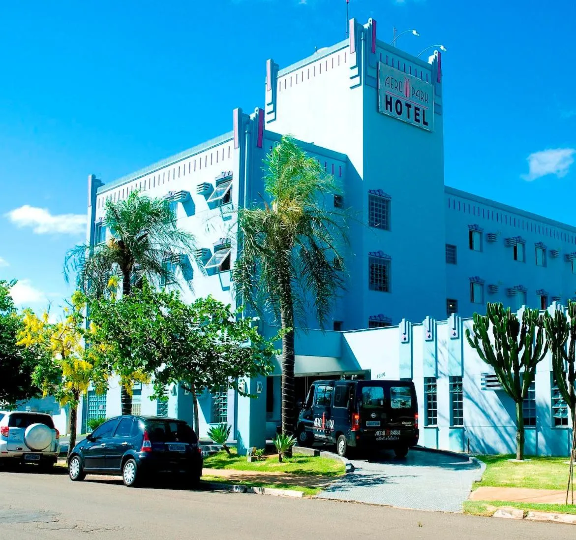 Property building in Hotel Aero Park e Estacionamento