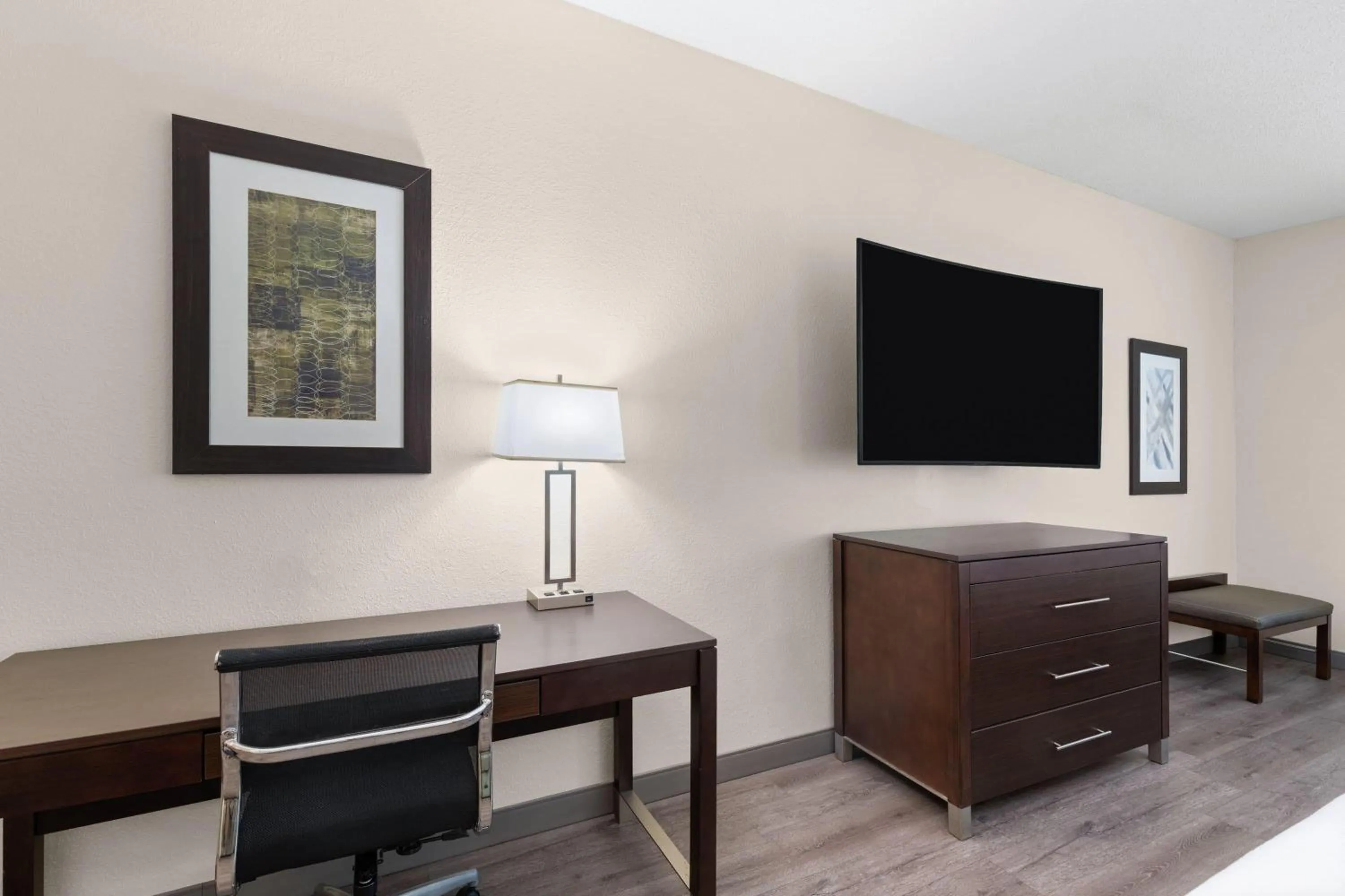 Photo of the whole room in Wingate by Wyndham Destin