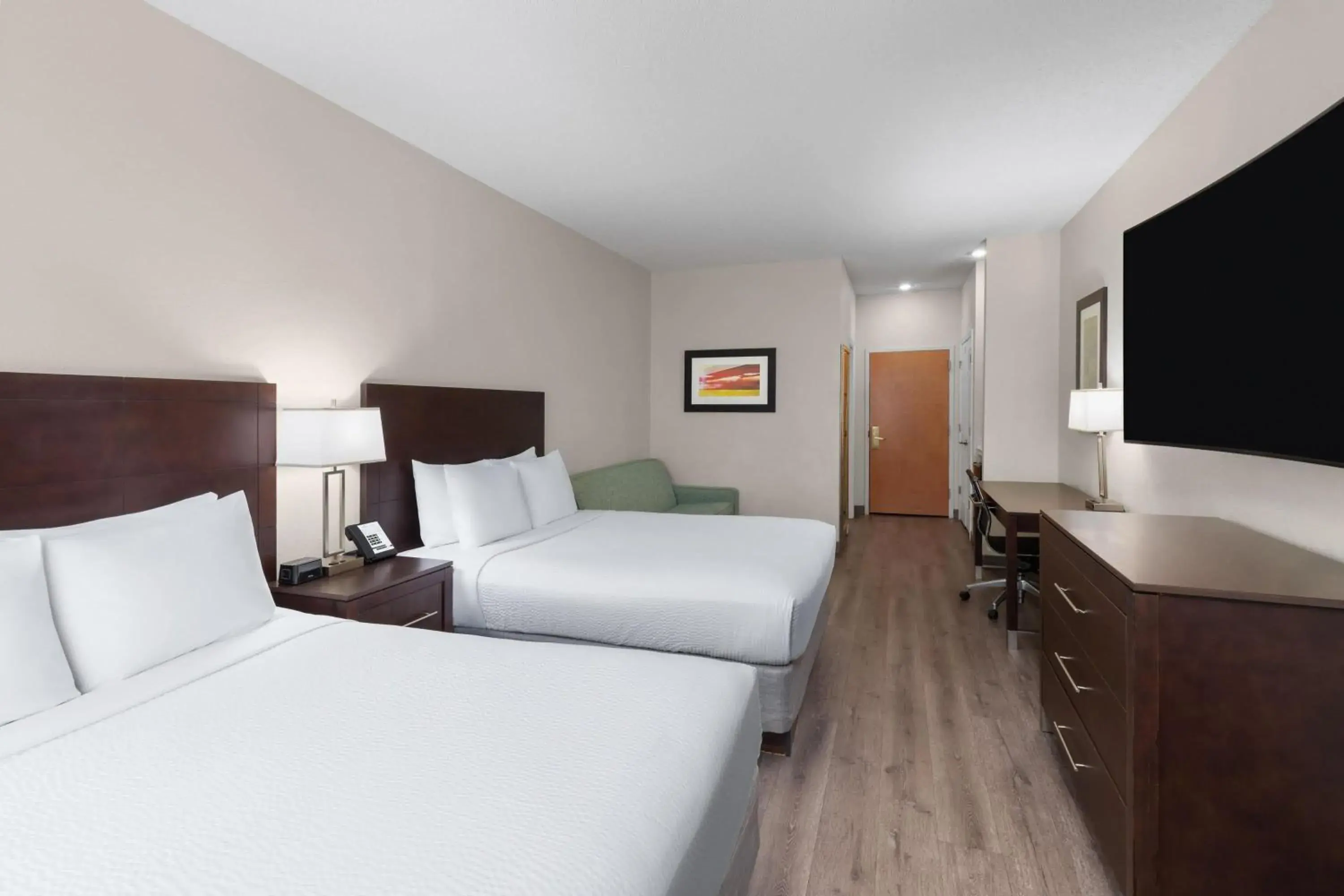 Photo of the whole room, Bed in Wingate by Wyndham Destin Photo of the whole room, Bed in Wingate by Wyndham Destin