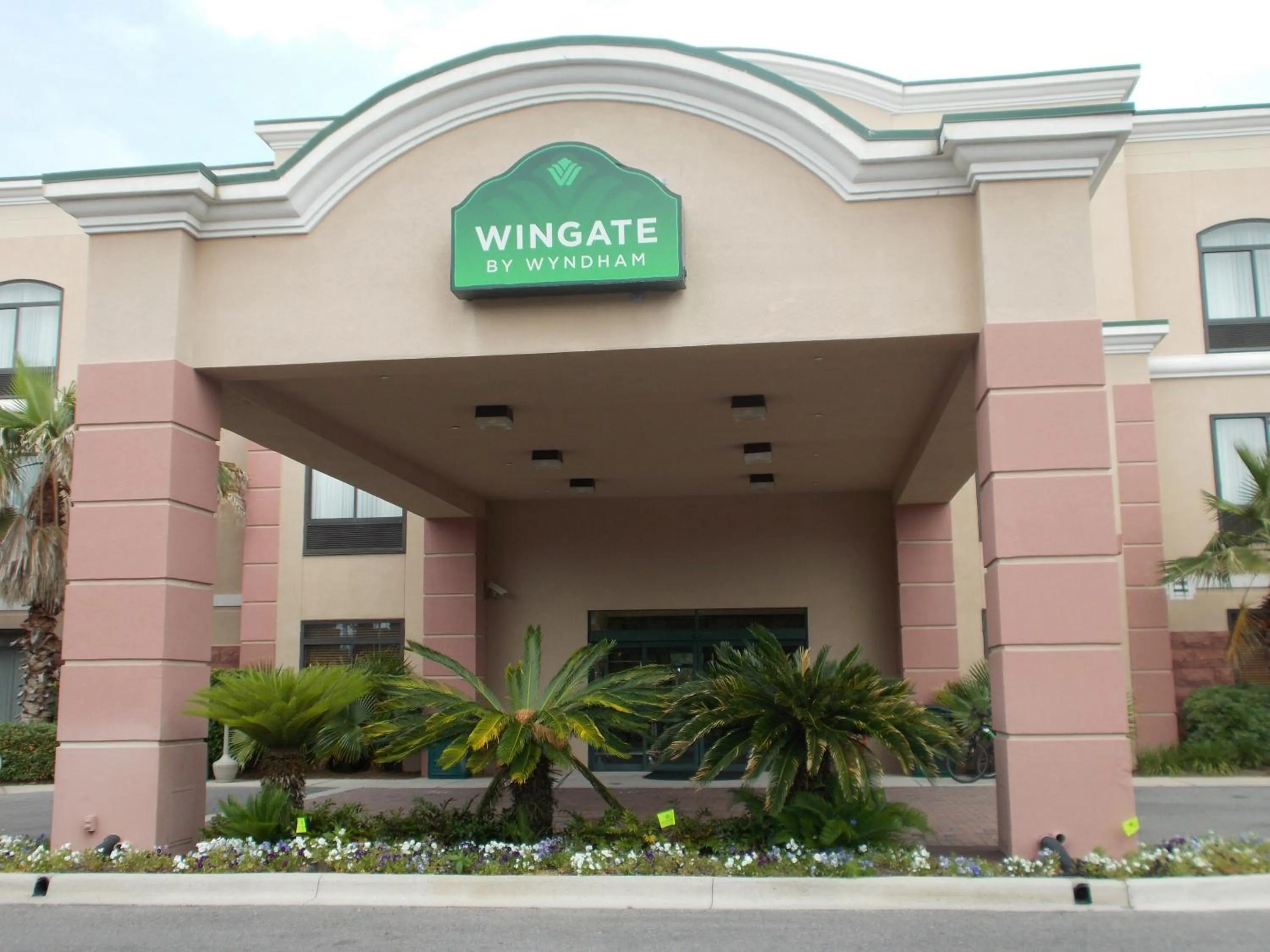Facade/entrance in Wingate by Wyndham Destin