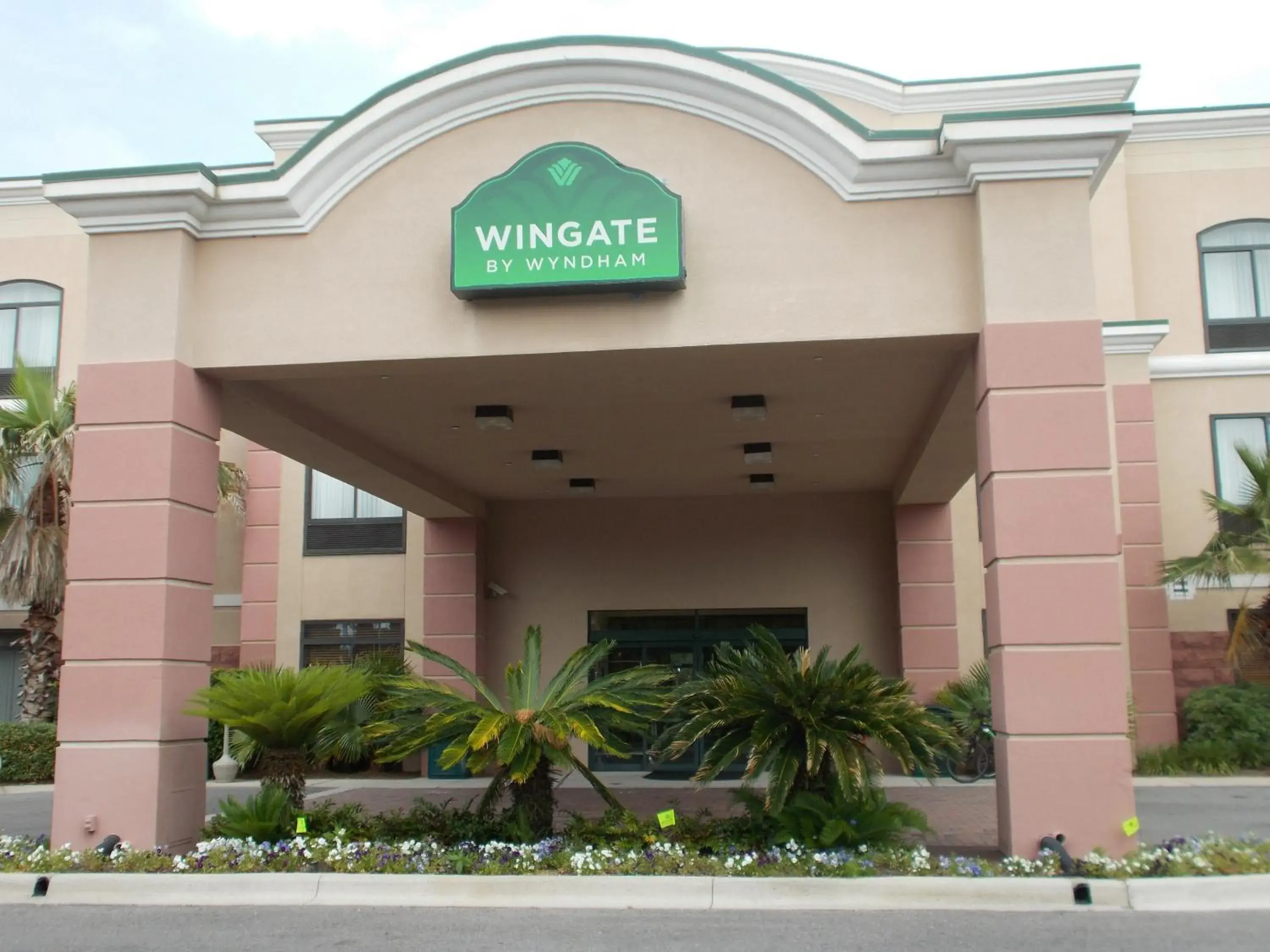 Facade/entrance in Wingate by Wyndham Destin Facade/entrance in Wingate by Wyndham Destin