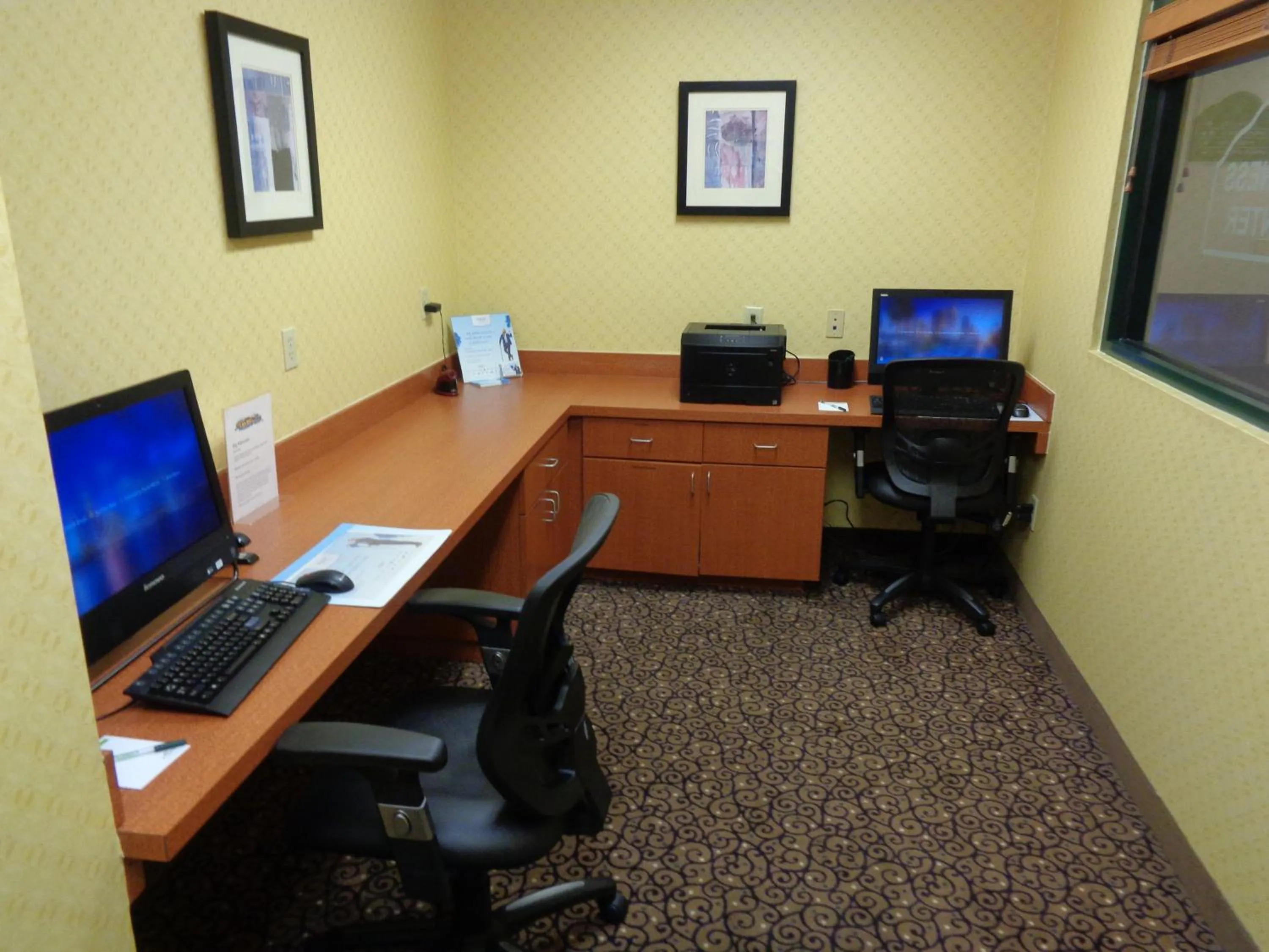 Business facilities in Wingate by Wyndham Destin