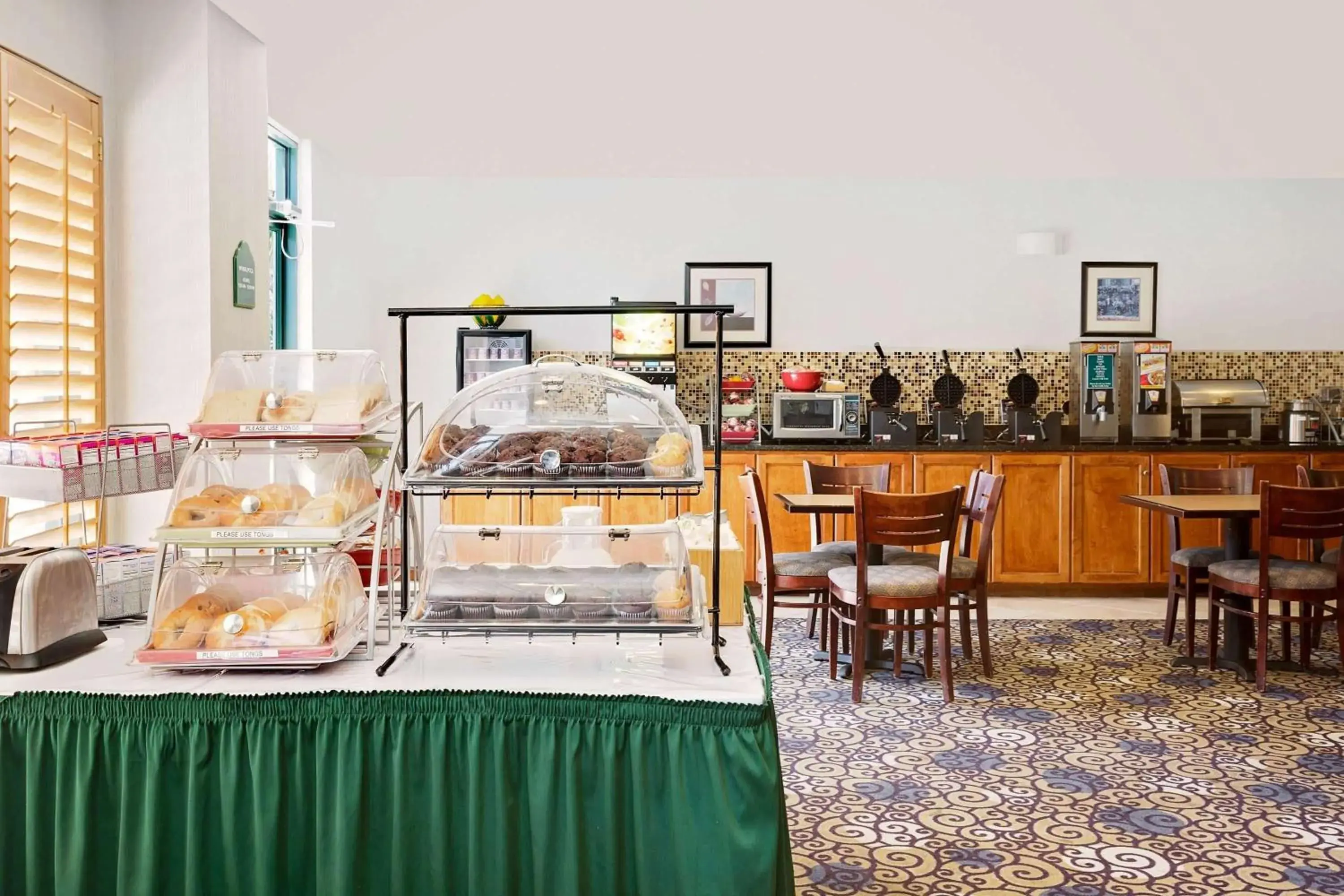 Restaurant/places to eat in Wingate by Wyndham Destin Restaurant/places to eat in Wingate by Wyndham Destin