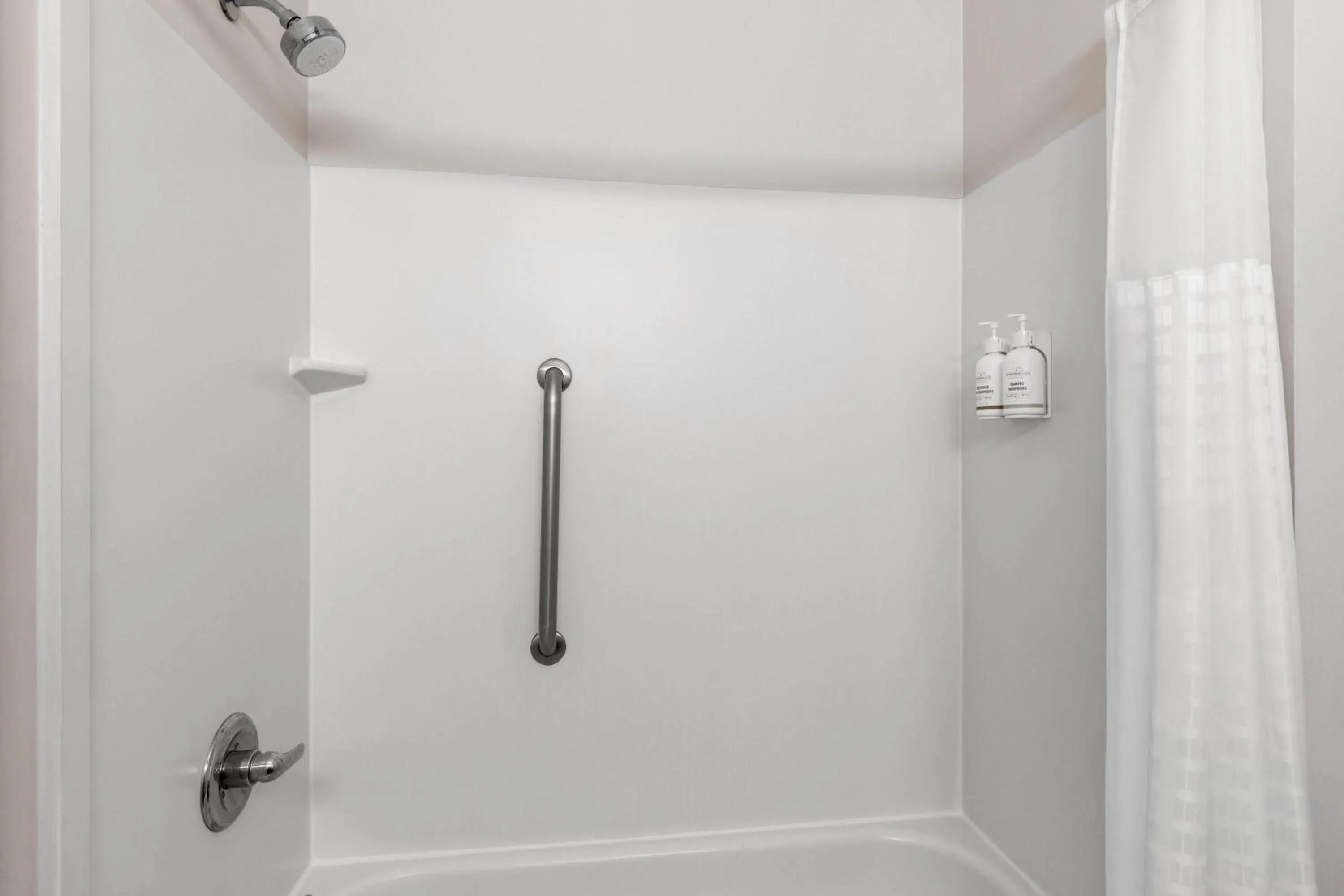 Bathroom in Wingate by Wyndham Destin