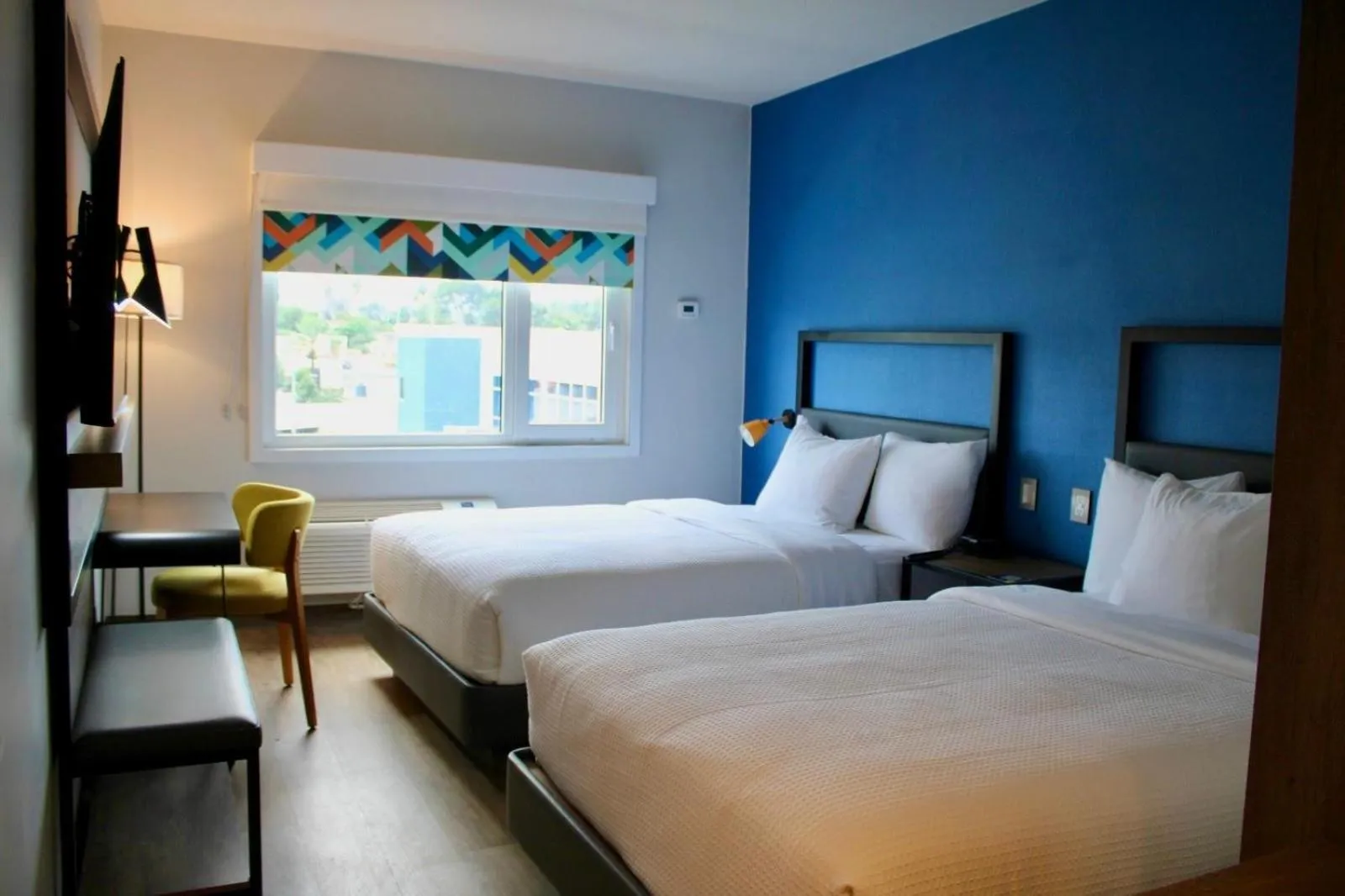 Photo of the whole room, Bed in Tru by Hilton Saltillo