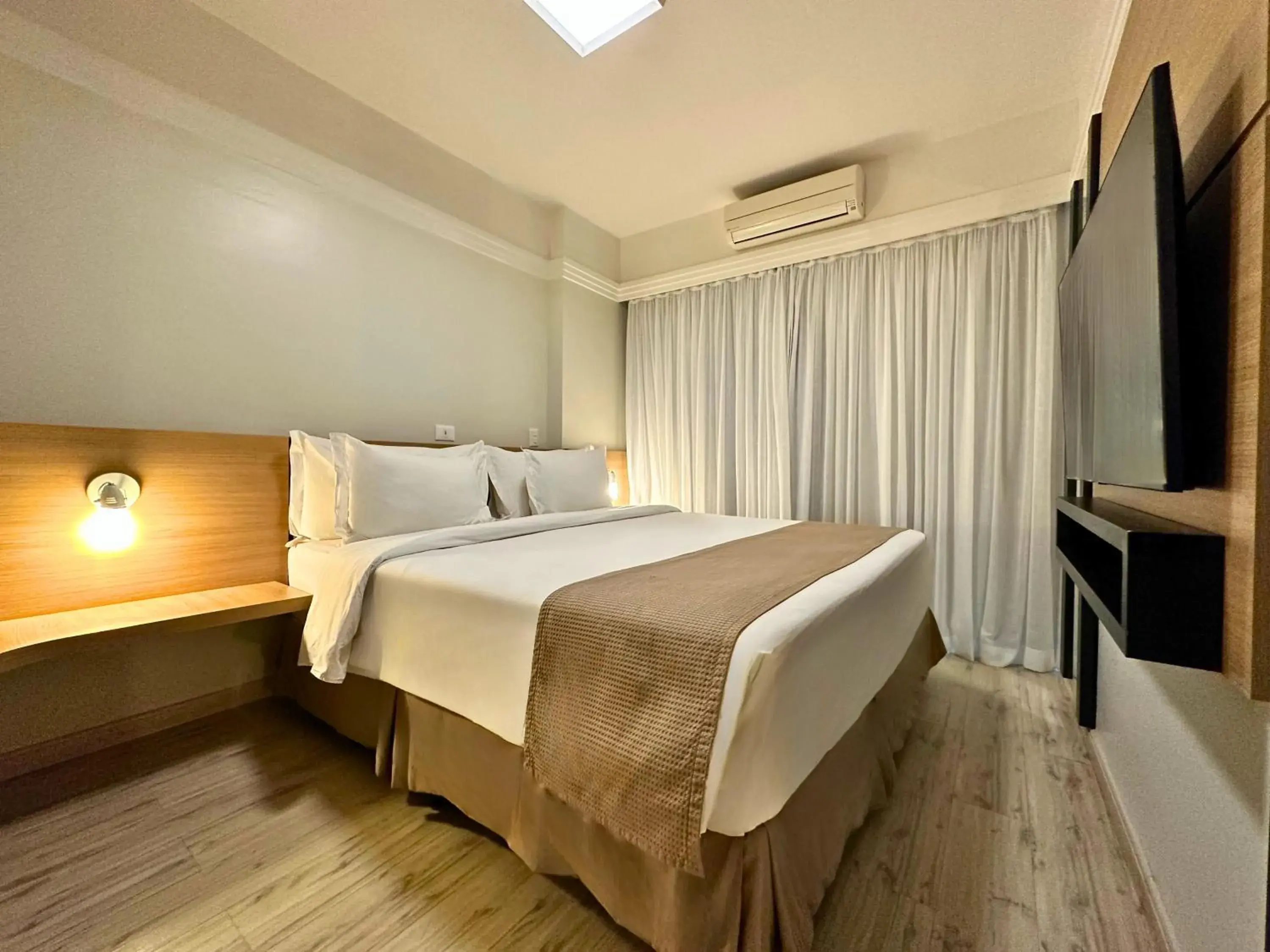 Bed in Manhattan Plaza Bed in Manhattan Plaza