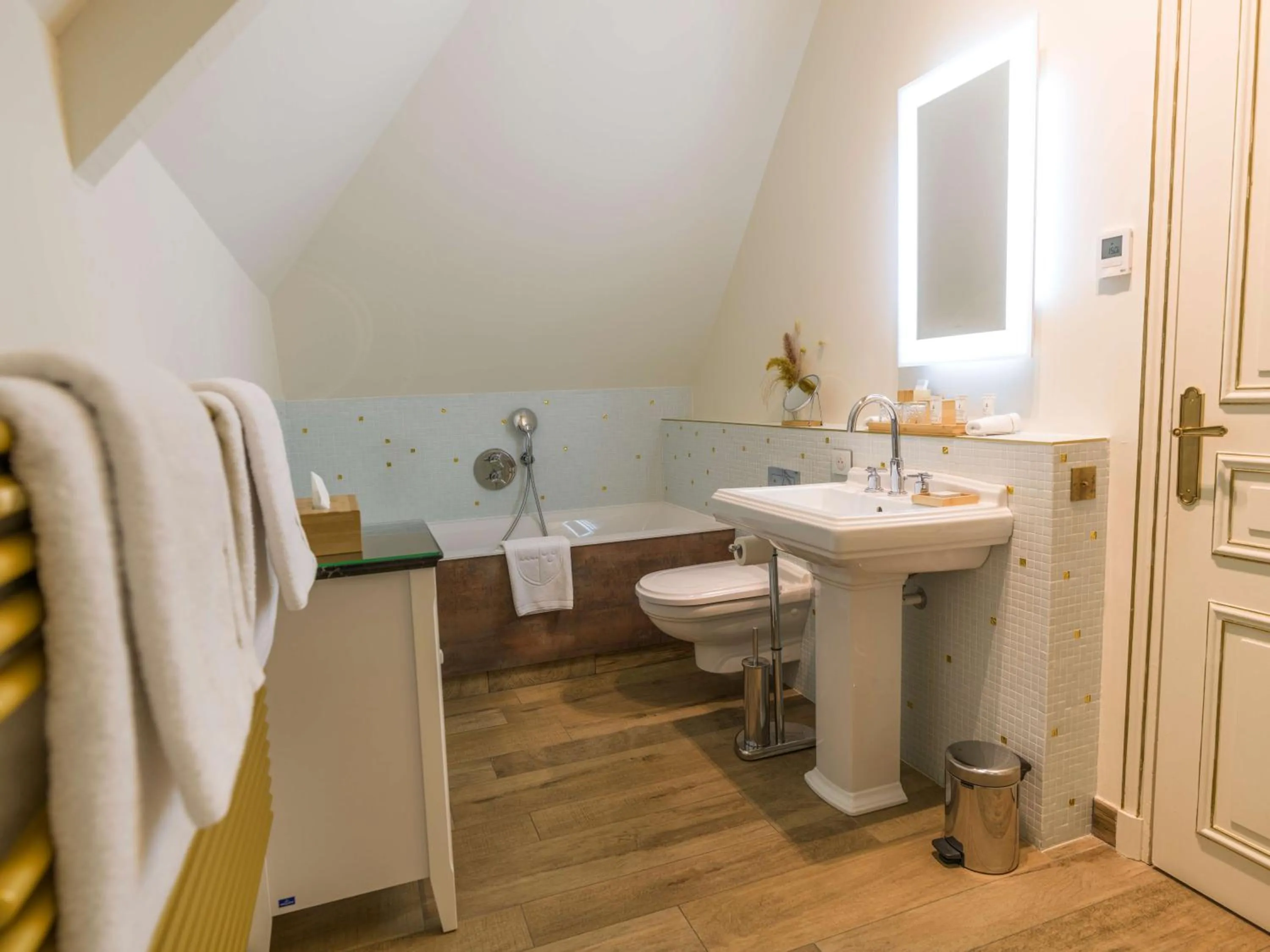 Bathroom in Chateau d'Audrieu