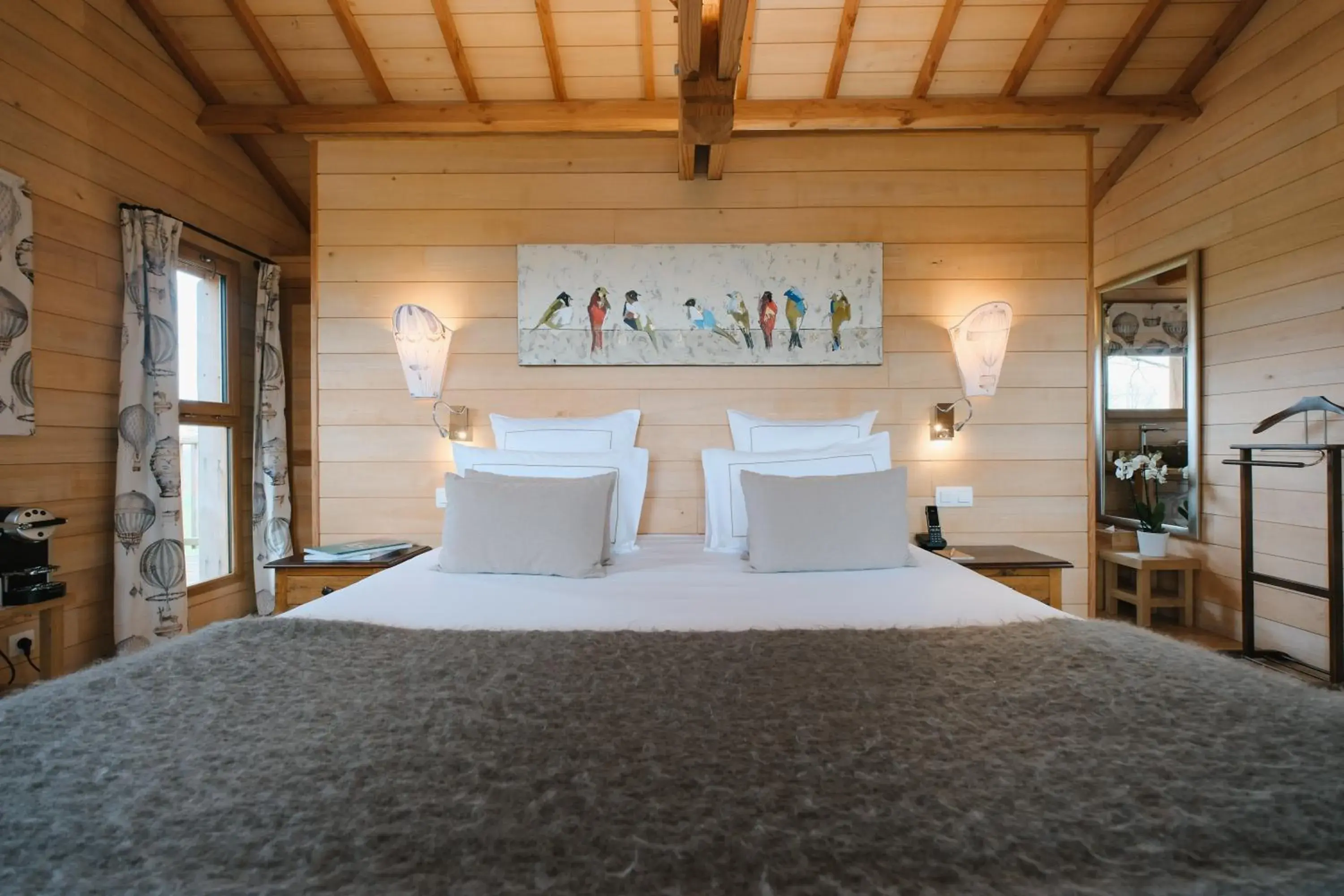 Bed in Chateau d'Audrieu Bed in Chateau d'Audrieu