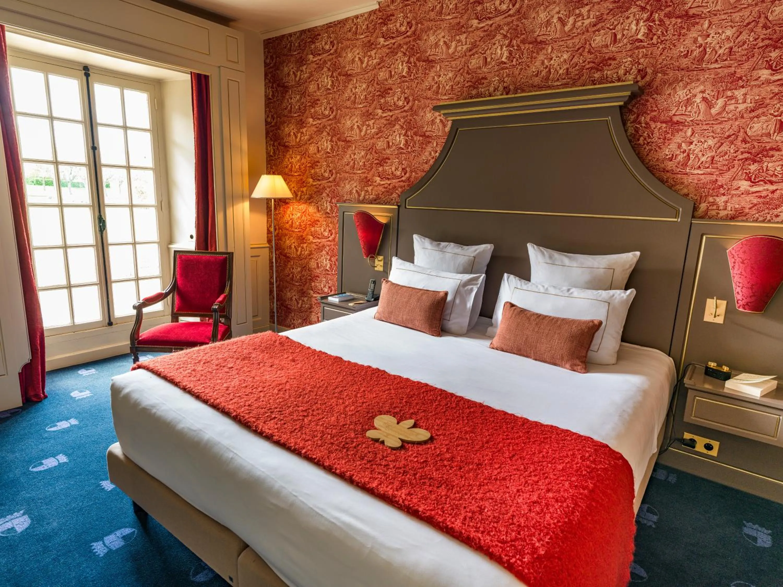 Bedroom, Bed in Chateau d'Audrieu