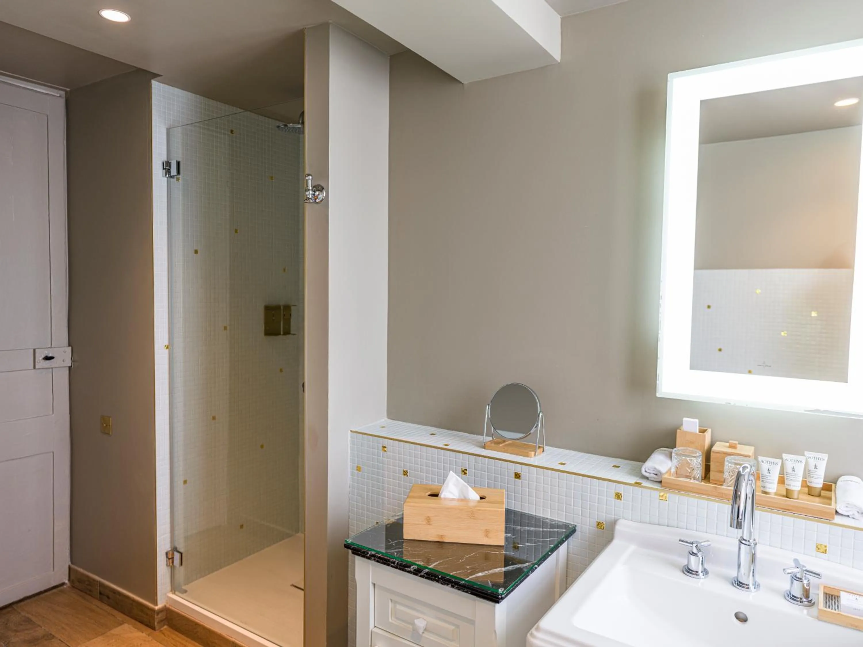 Bathroom in Chateau d'Audrieu