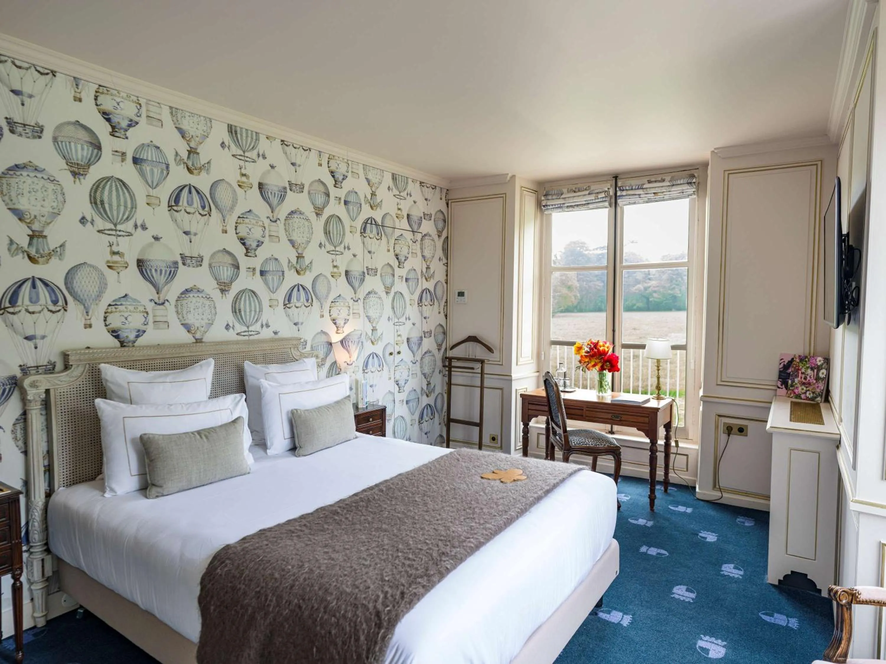 Bedroom, Bed in Chateau d'Audrieu