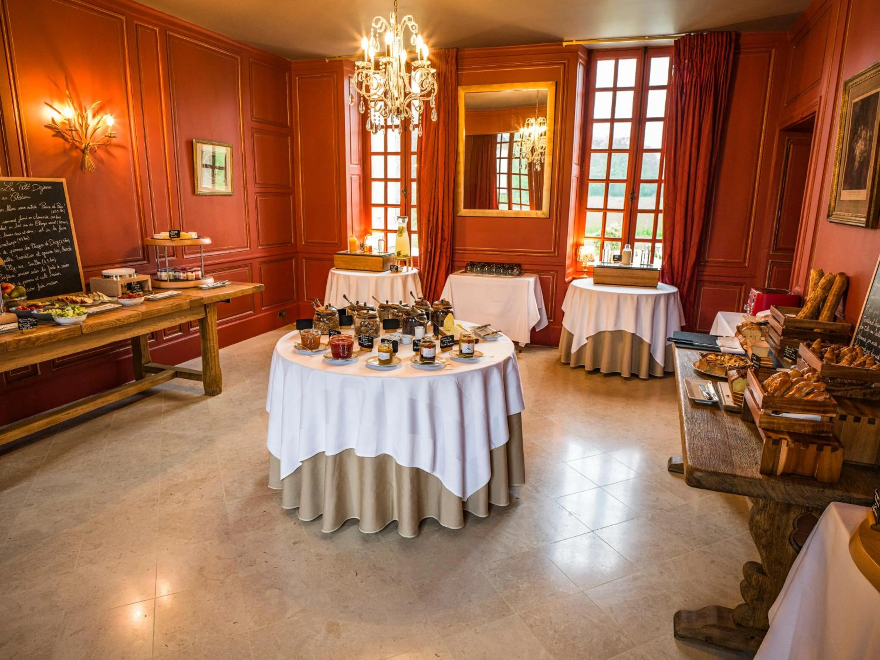 Buffet breakfast in Chateau d'Audrieu
