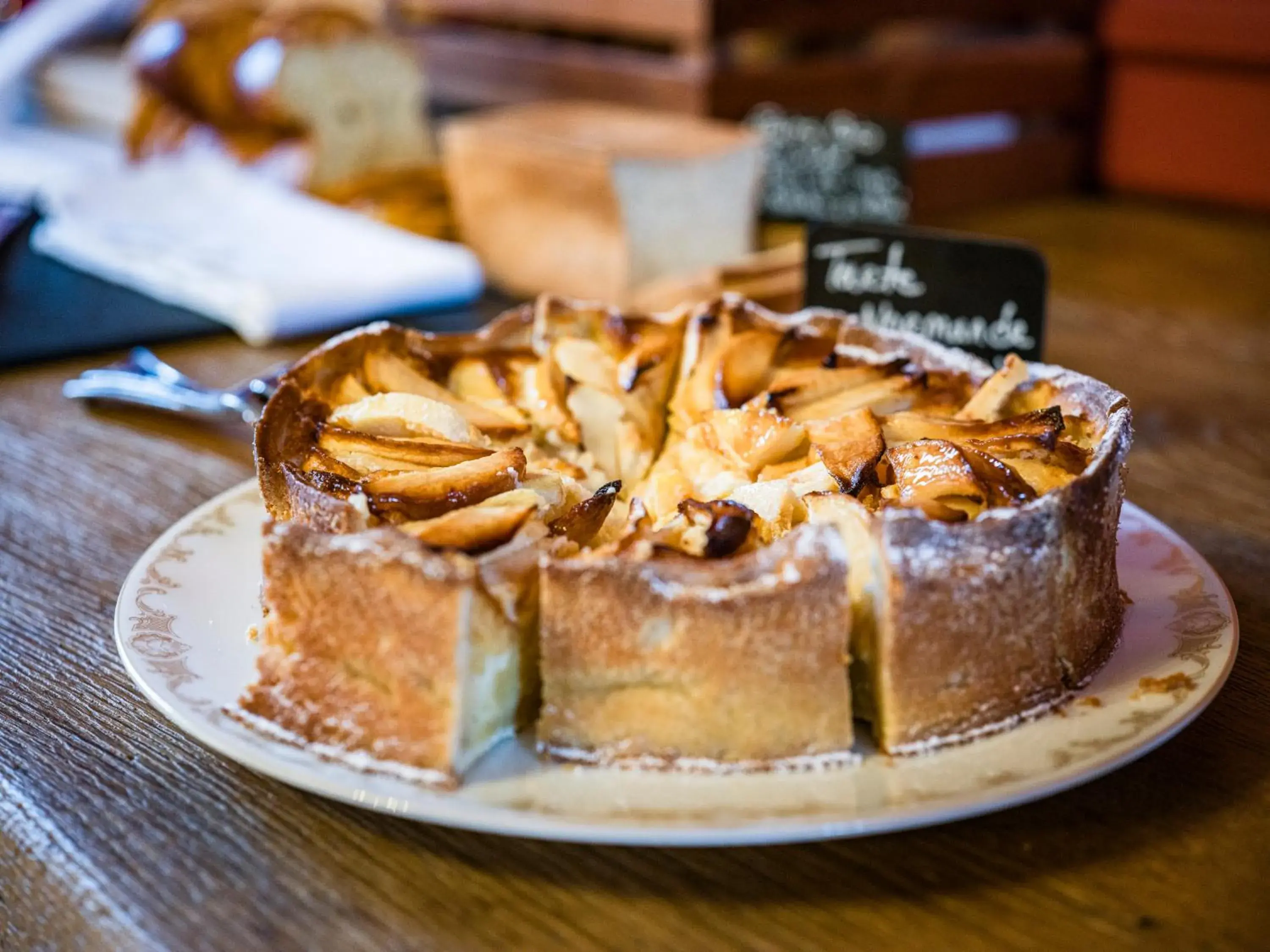 Breakfast in Chateau d'Audrieu Breakfast in Chateau d'Audrieu