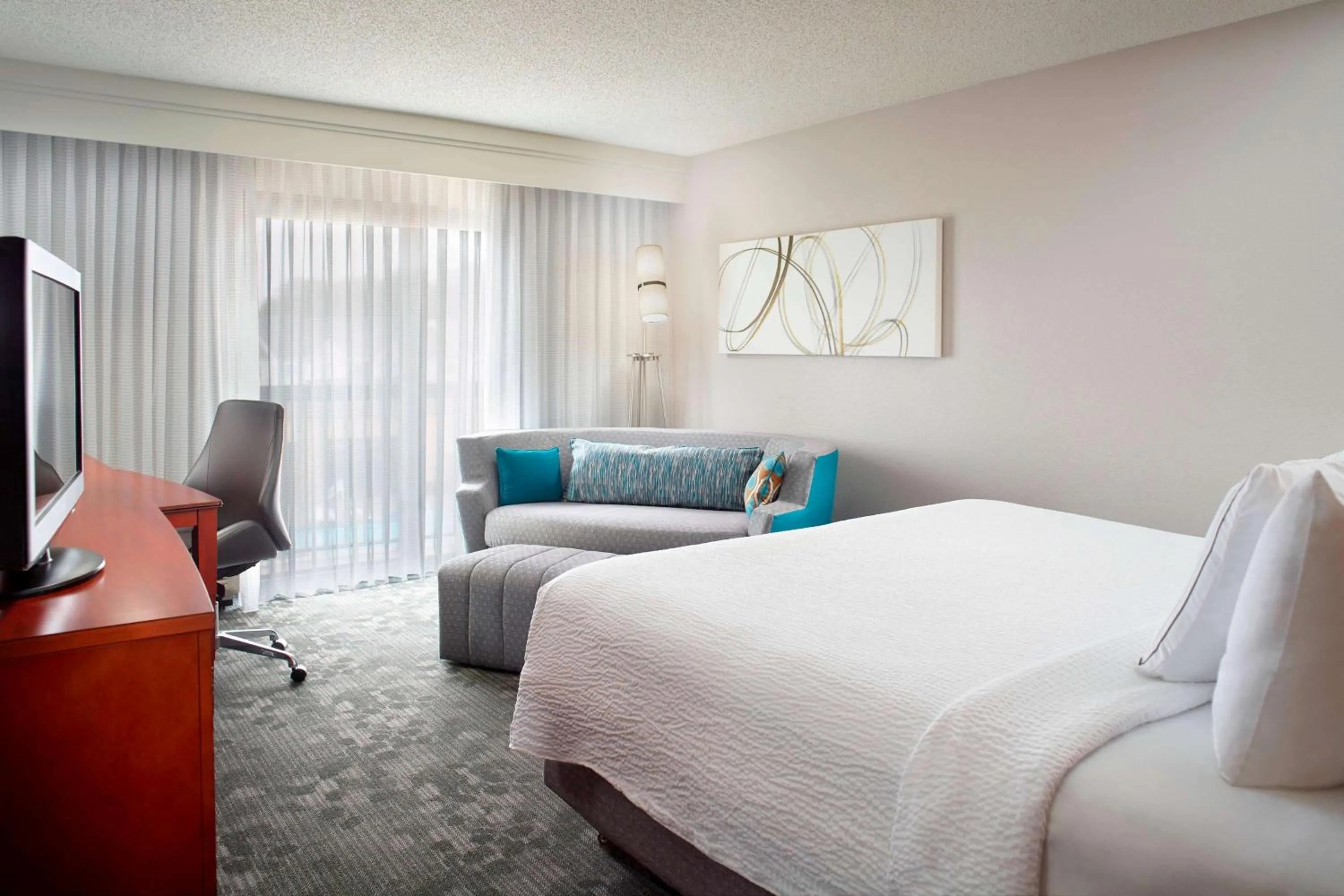 Bedroom, Bed in Sonesta Select Atlanta Airport North