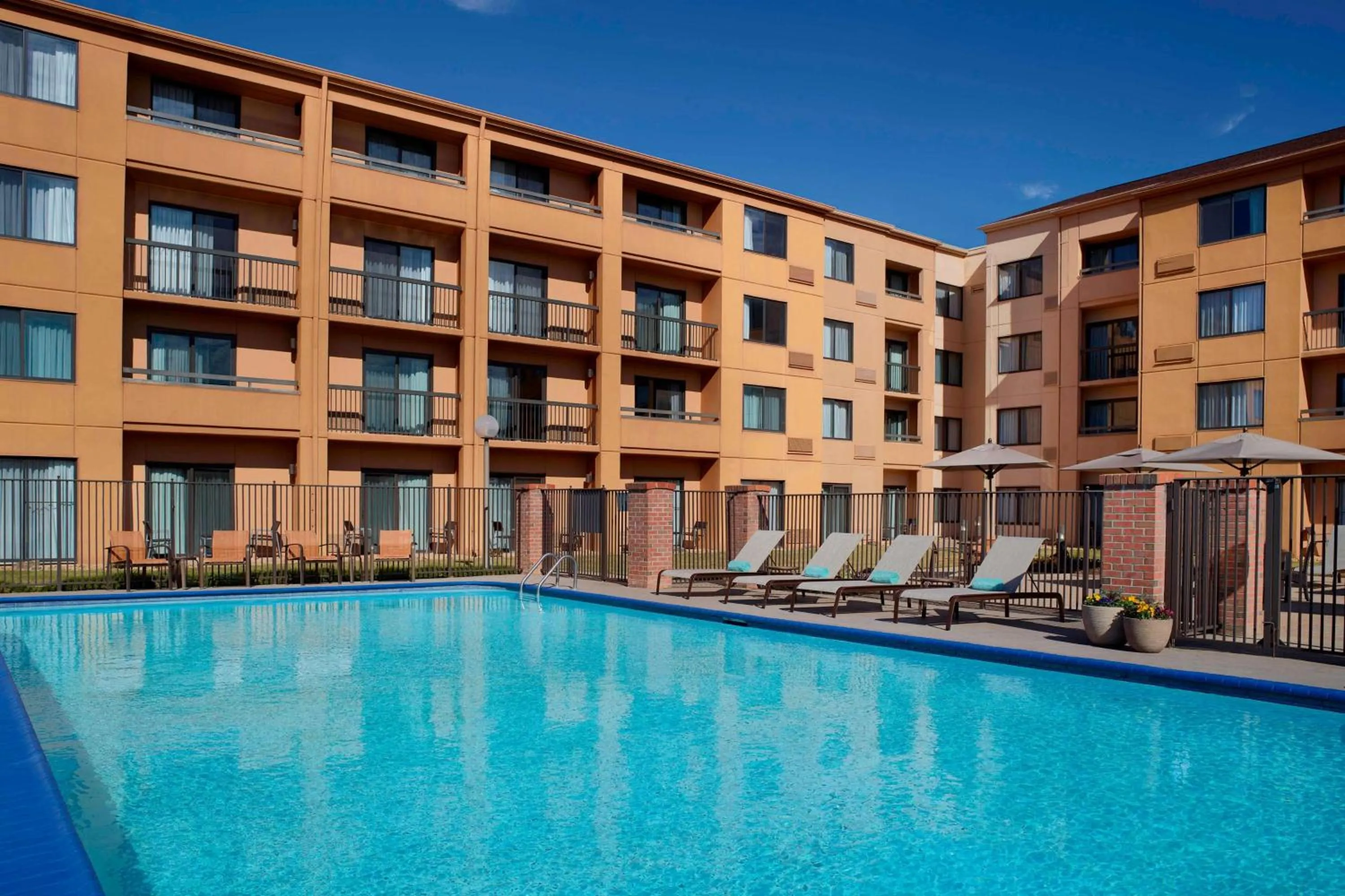 Pool view in Sonesta Select Atlanta Airport North